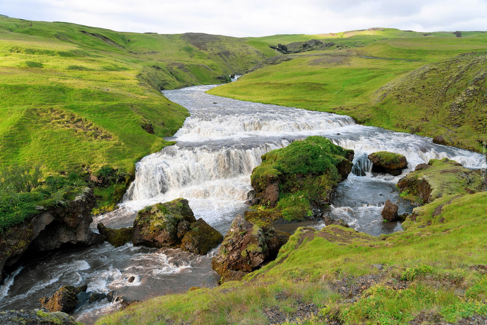 Wzgórza, Trawa, Kamienie, Rzeka, Islandia