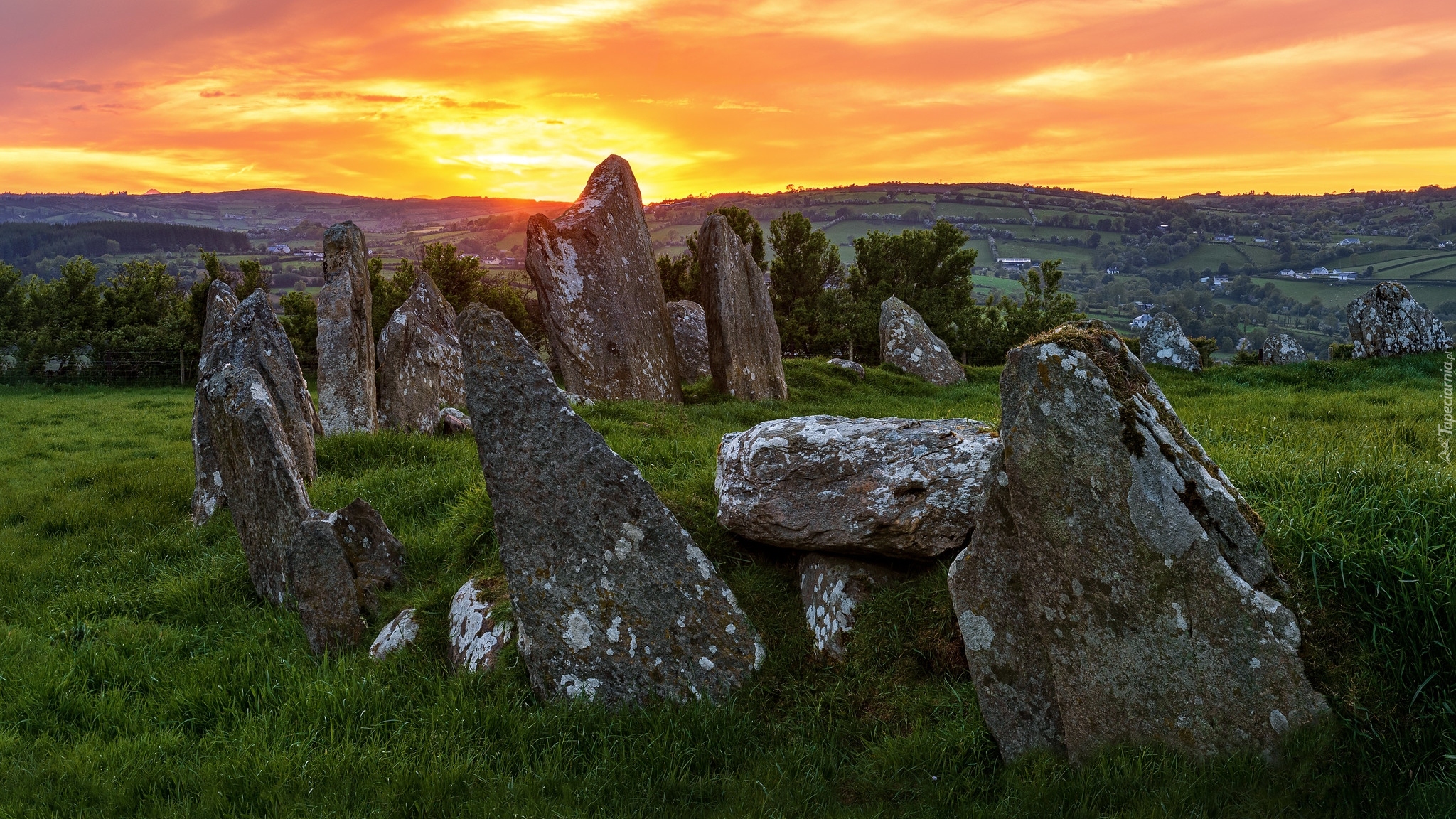 Beltany Stone Circle, Kamienny, Krąg, Kamienie, Zachód słońca, Chmury, Hrabstwo Donegal, Irlandia