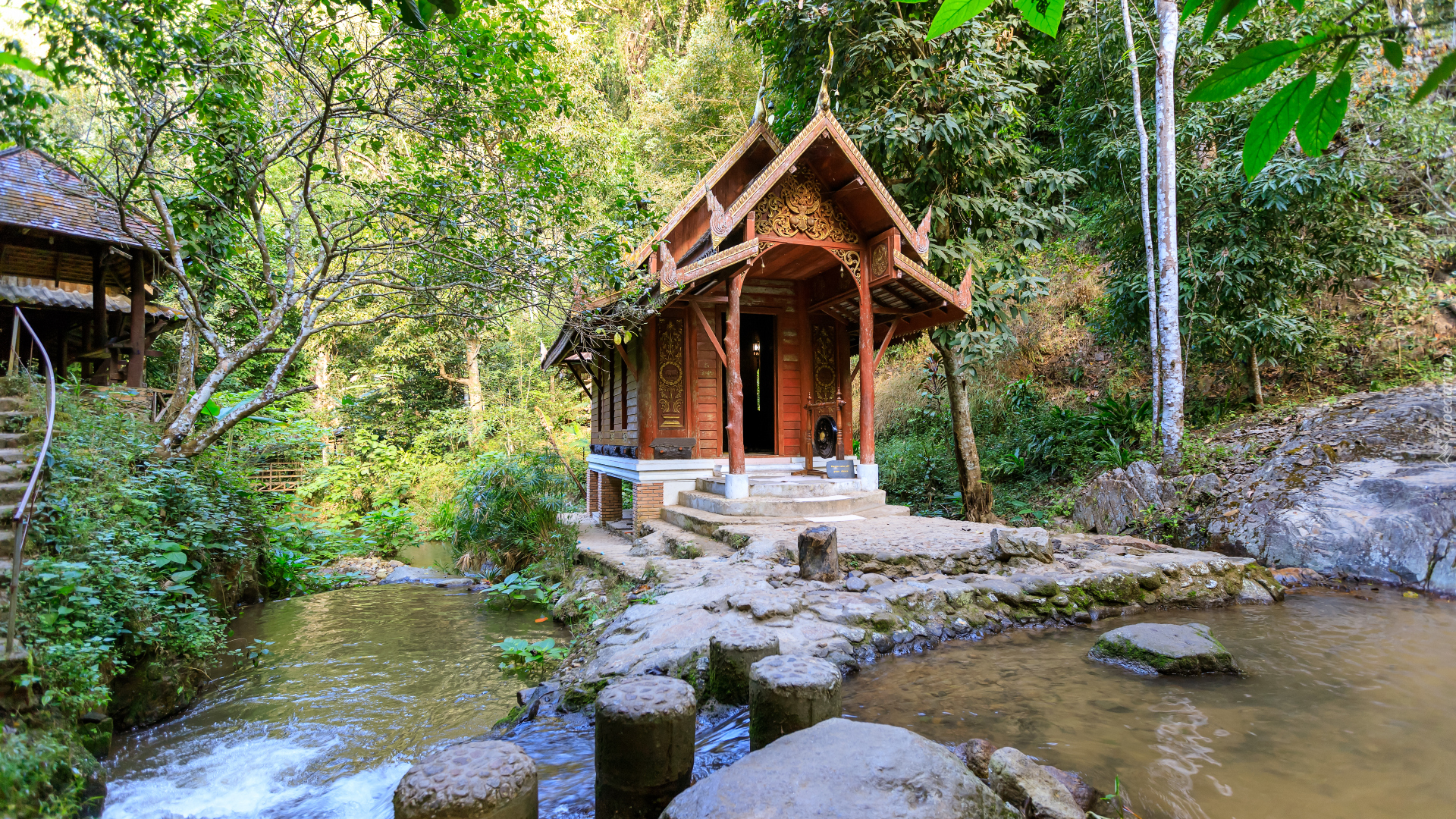 Kaplica środkowa, Świątynia Wat Khantha Phueksa, Las, Drzewa, Strumień, Rośliny, Mae Kampong, Chiang Mai, Tajlandia