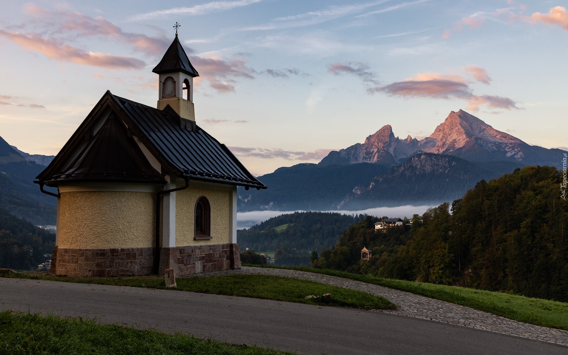 Góry, Alpy, Lasy, Kapliczka, Kirchleitn Kapelle, Chmury, Berchtesgaden, Bawaria, Niemcy