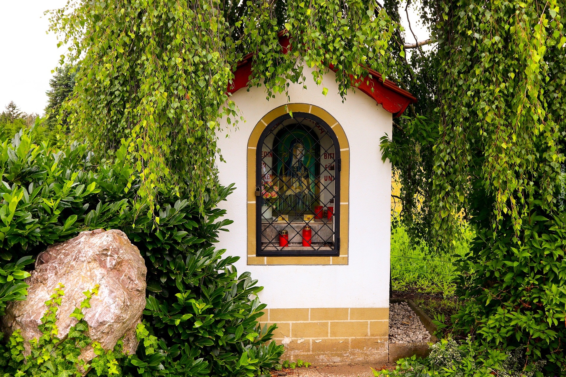 Kapliczka, Drzewa, Gałęzie