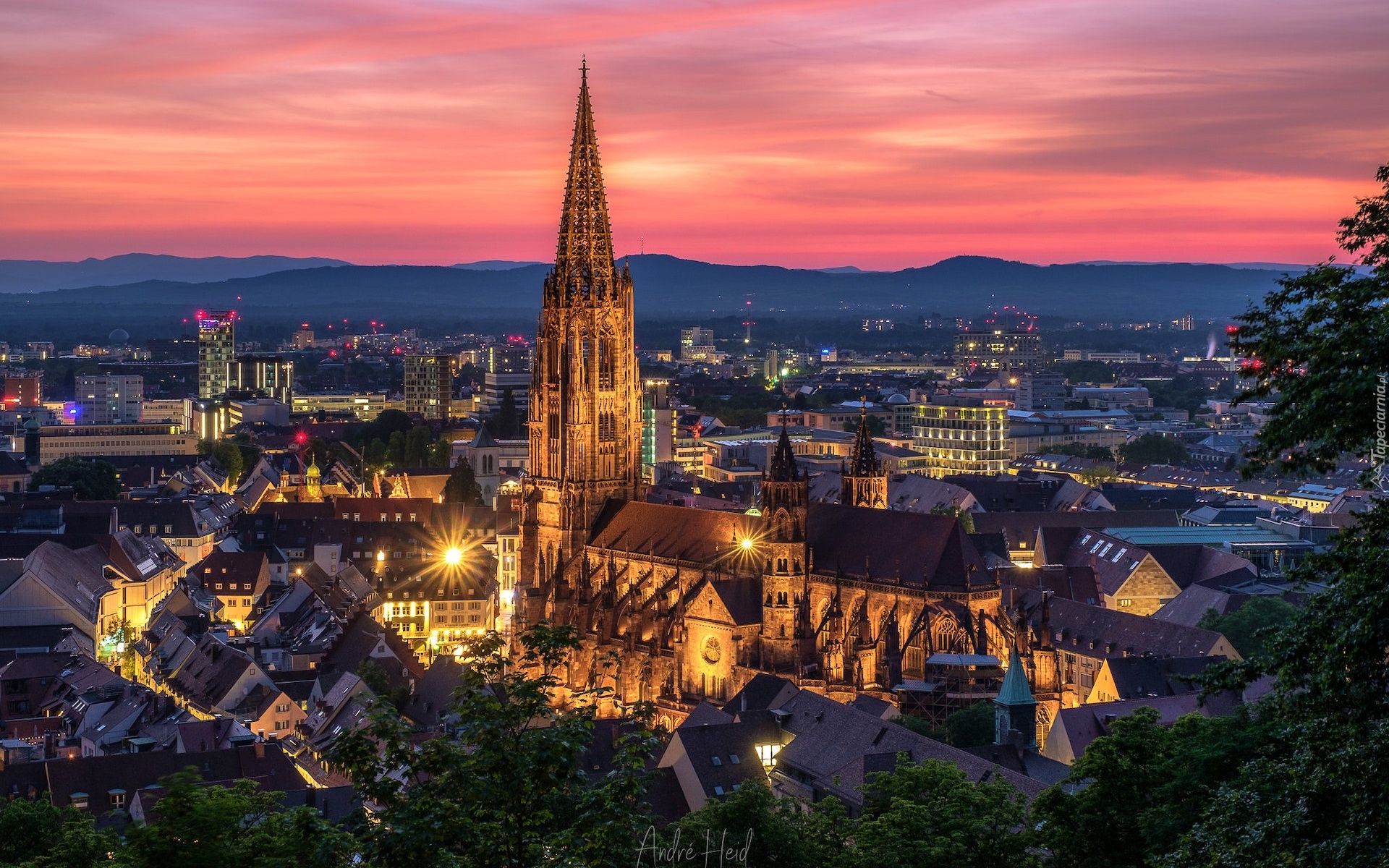 Niemcy, Fryburg Bryzgowijski, Zachód słońca, Kościół, Katedra Najświętszej Marii Panny, Domy