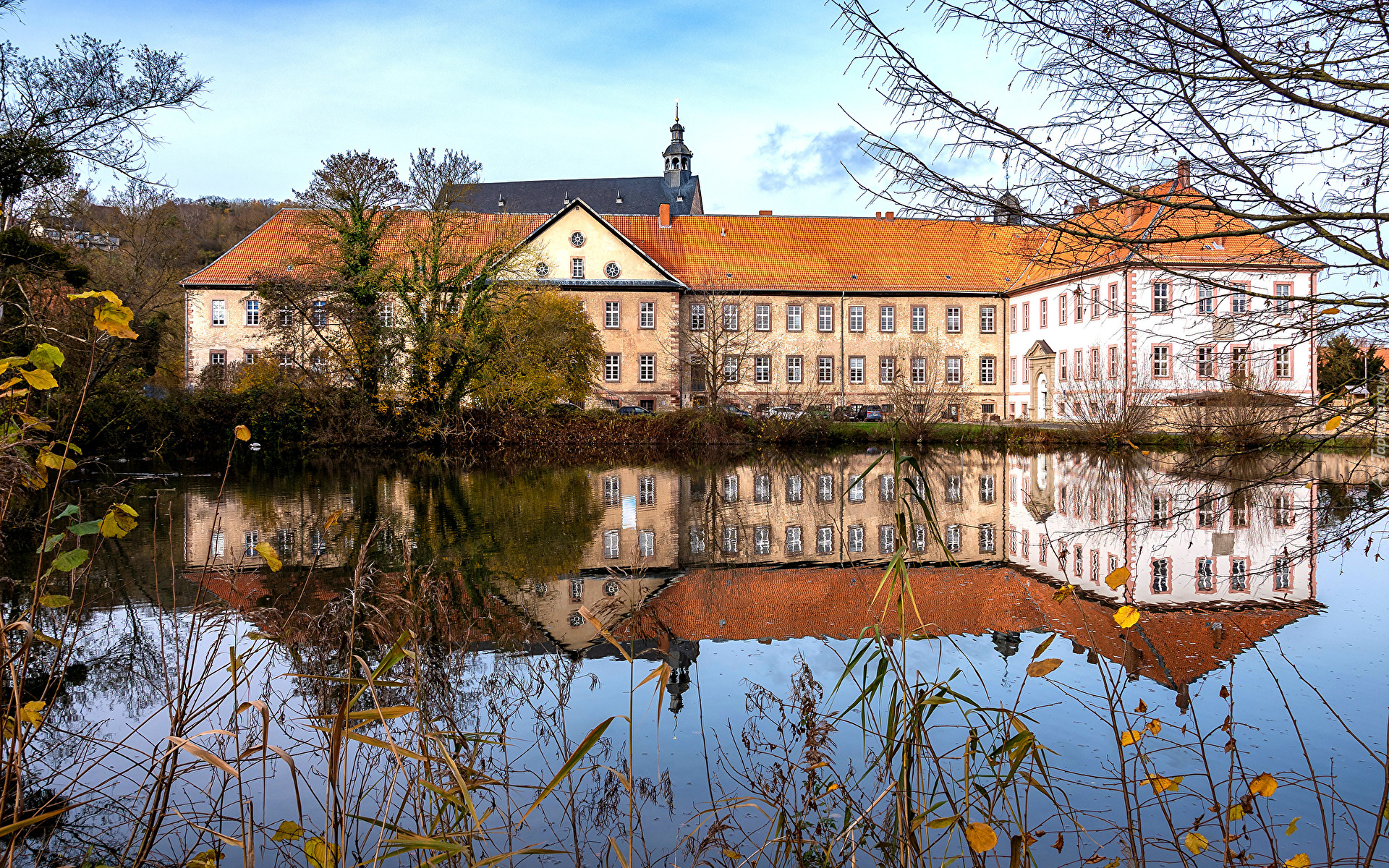 Niemcy, Lamspringe, Klasztor, Lamspringe Abbey, Staw, Odbicie, Drzewa