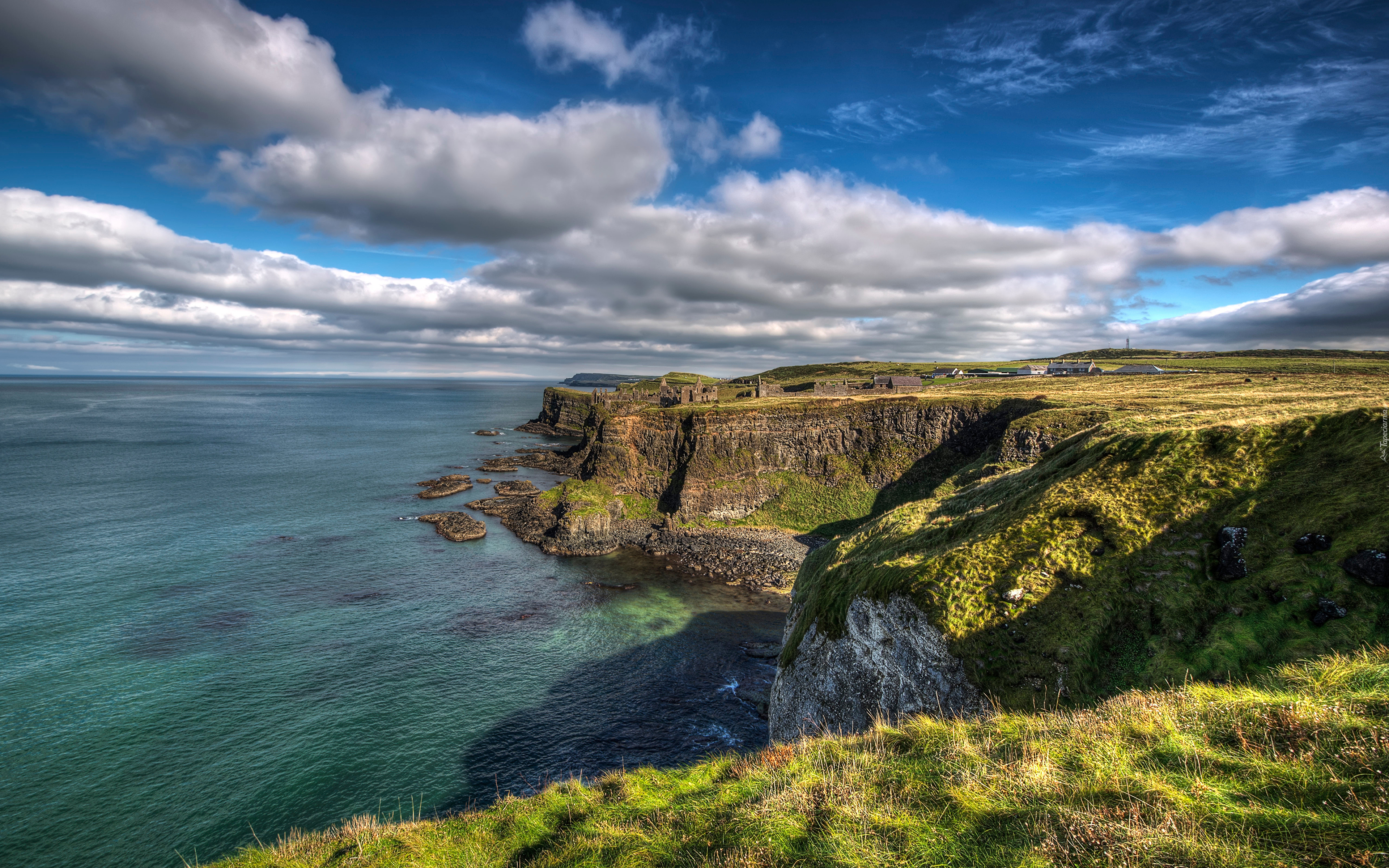 Irlandia Północna, Hrabstwo Antrim, Wybrzeże, Klify, Skały, Morze