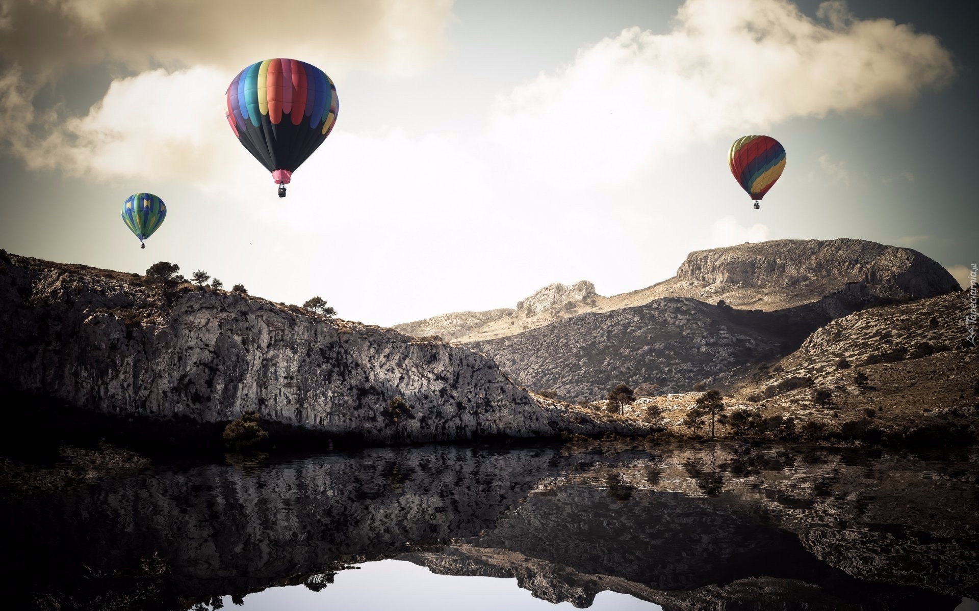 Góry, Balony, Jezioro, Chmury