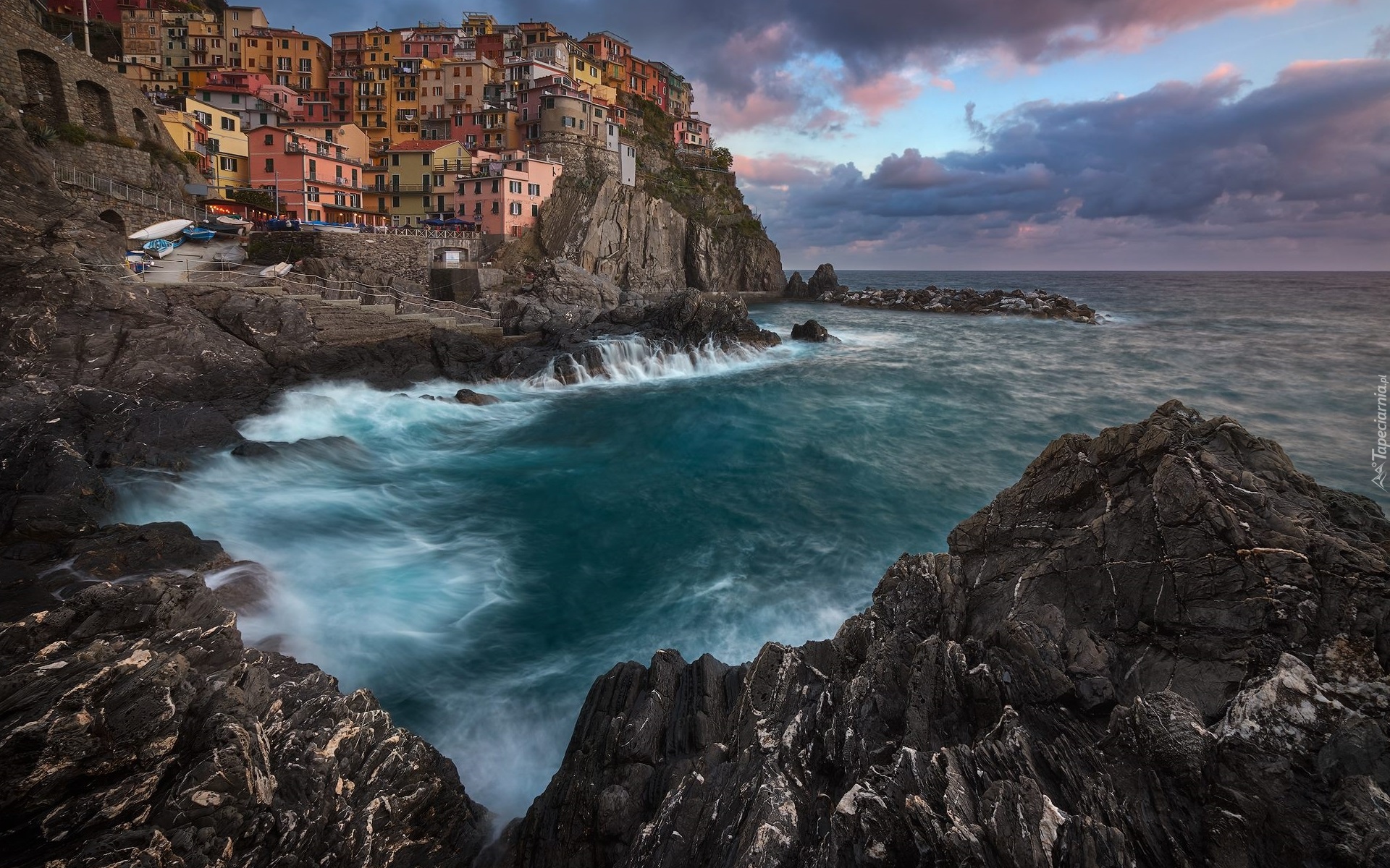 Włochy, Morze Liguryjskie, Skały, Region Liguria, Manarola, Domy, Chmury