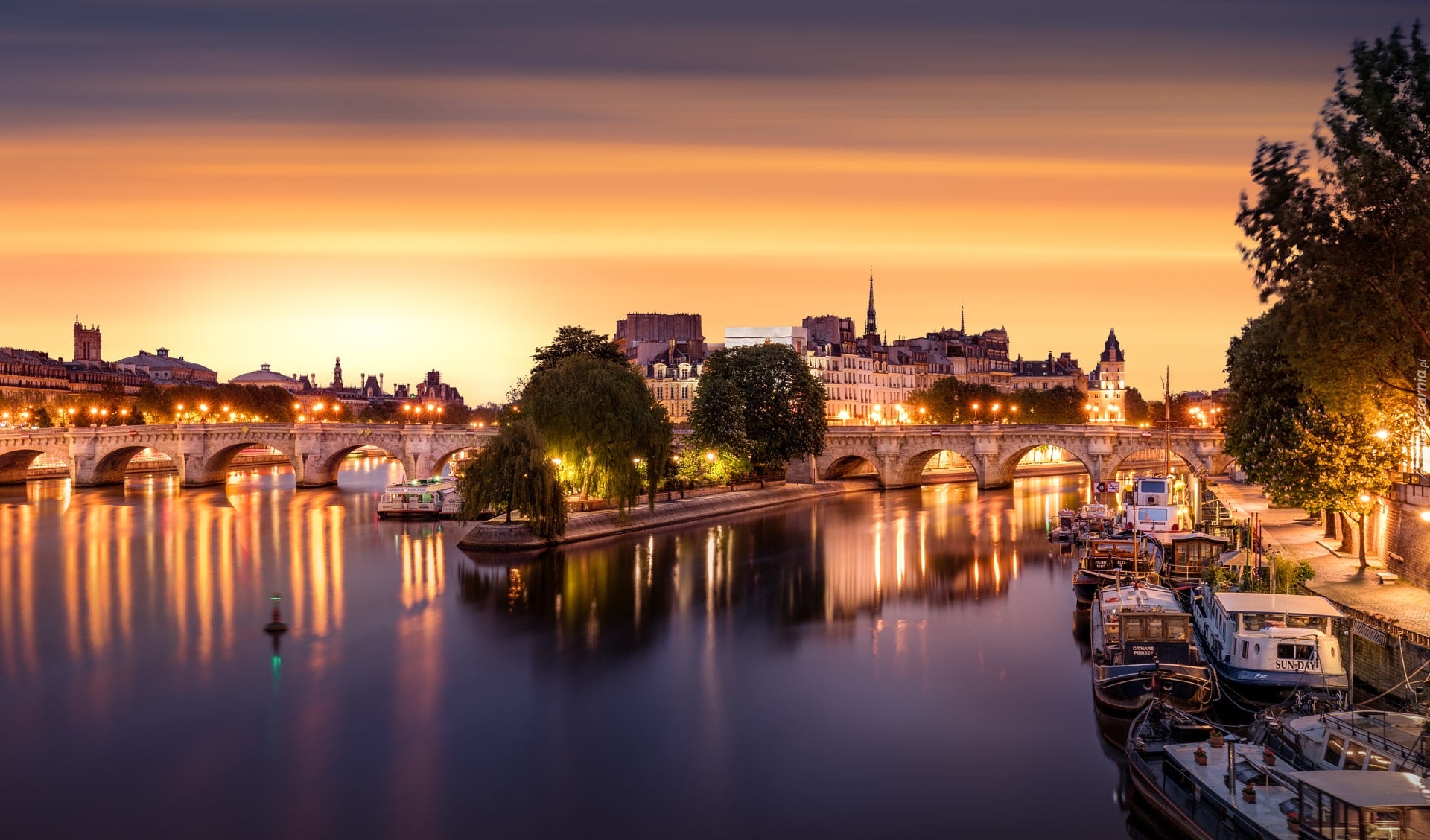 Francja, Paryż, Rzeka Sekwana, Most Pont Neuf, Domy, Łodzie, Drzewa, Światła