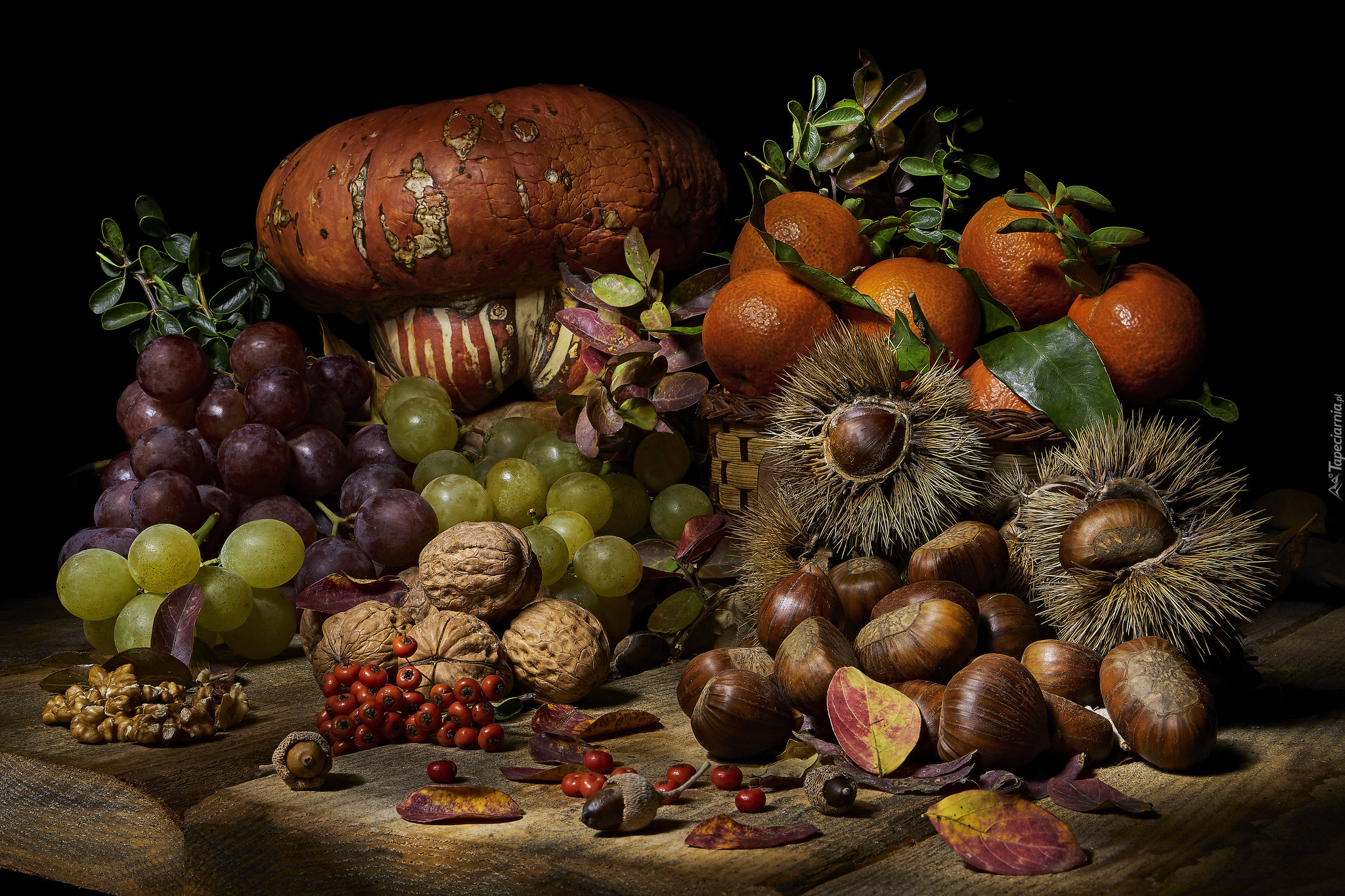 Owoce, Warzywa, Dynia, Kasztany jadalne, Orzechy, Winogrona, Mandarynki, Jarzębina, Liście, Kompozycja