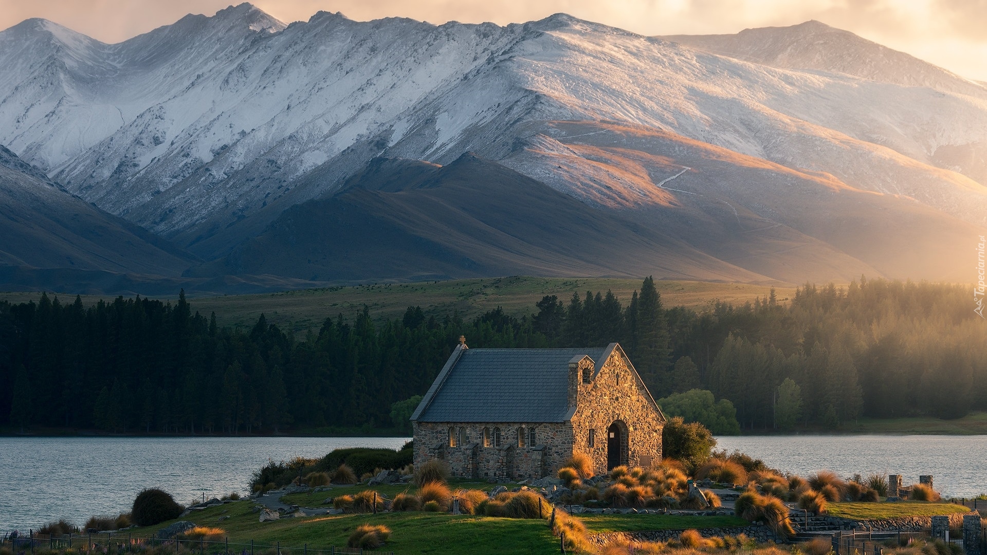 Góry, Jezioro, Lake Tekapo, Kościół Dobrego Pasterza, Kępy, Trawy, Nowa Zelandia