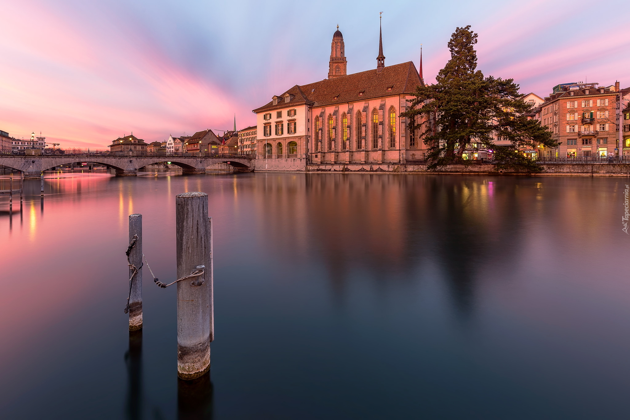 Rzeka Limmat, Kościół Grossmunster, Most, Zurych, Szwajcaria