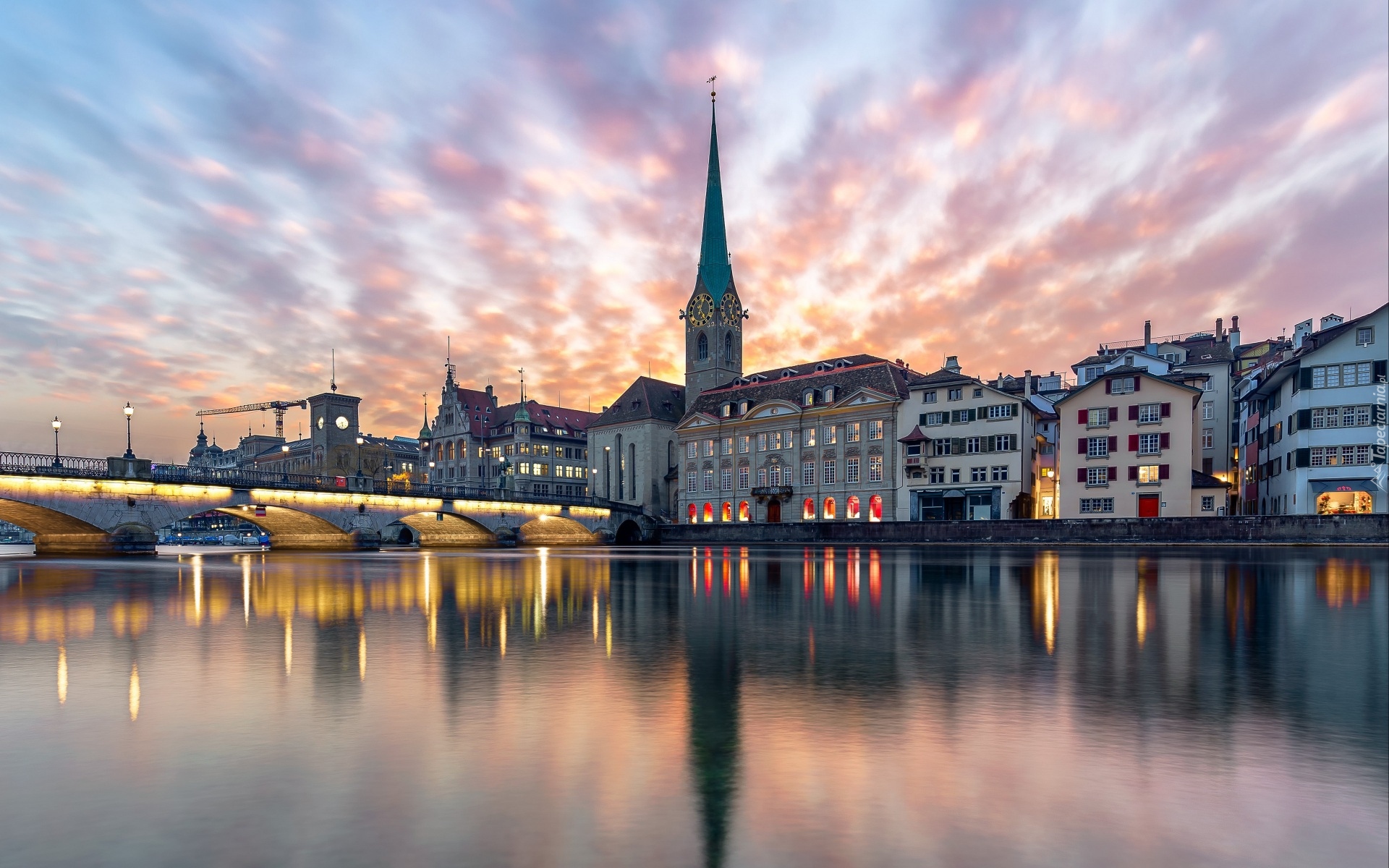 Rzeka Limmat, Most Munsterbrucke, Kościół Fraumunster, Domy, Zurych, Szwajcaria