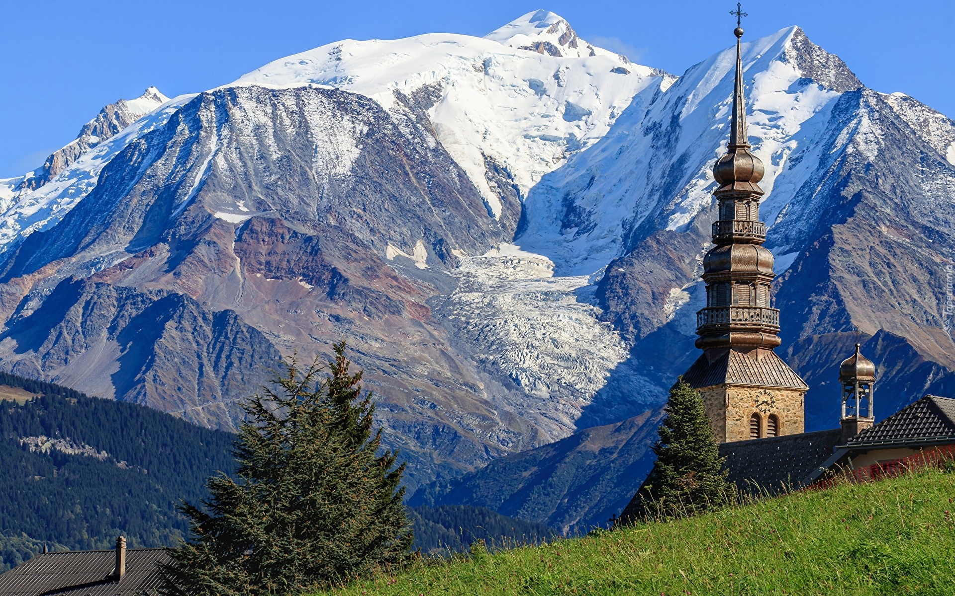 Góry, Alpy, Ośnieżone, Szczyty, Mont Blanc, Kościół, Eglise Saint Nicolas, Drzewa, Combloux, Francja