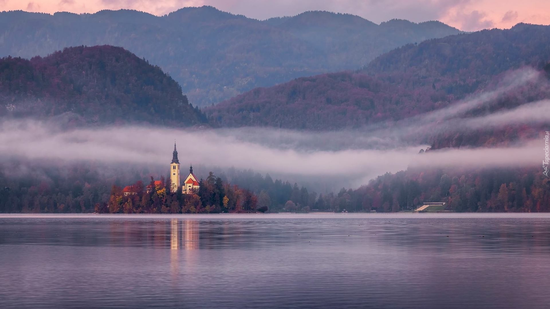 Słowenia, Jezioro, Bled, Wyspa, Blejski Otok, Kościół Zwiastowania Marii Panny, Mgła, Góry