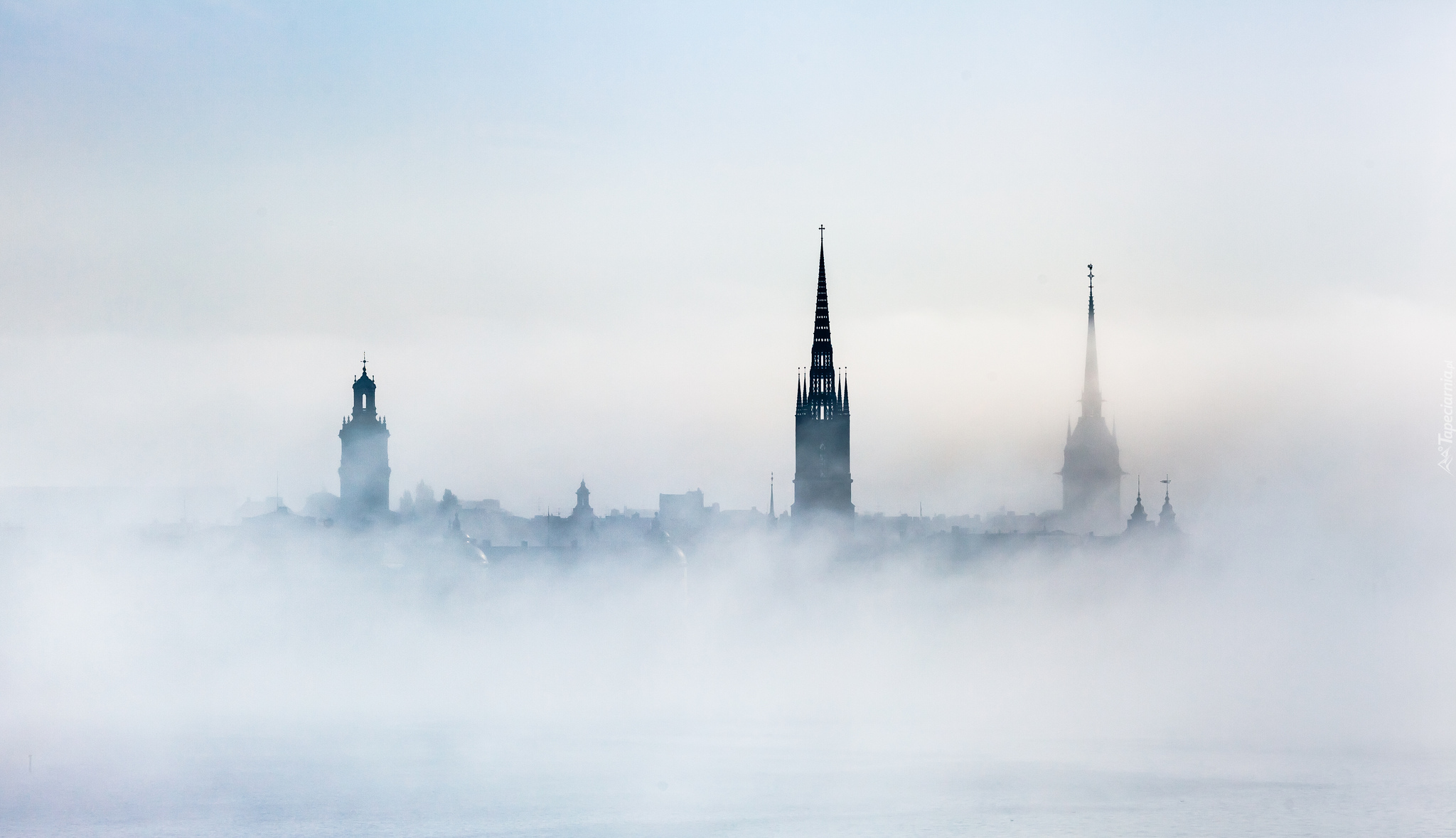 Sztokholm, Wyspa Riddarholmen, Kościół, Wieże, Chmury, Mgła