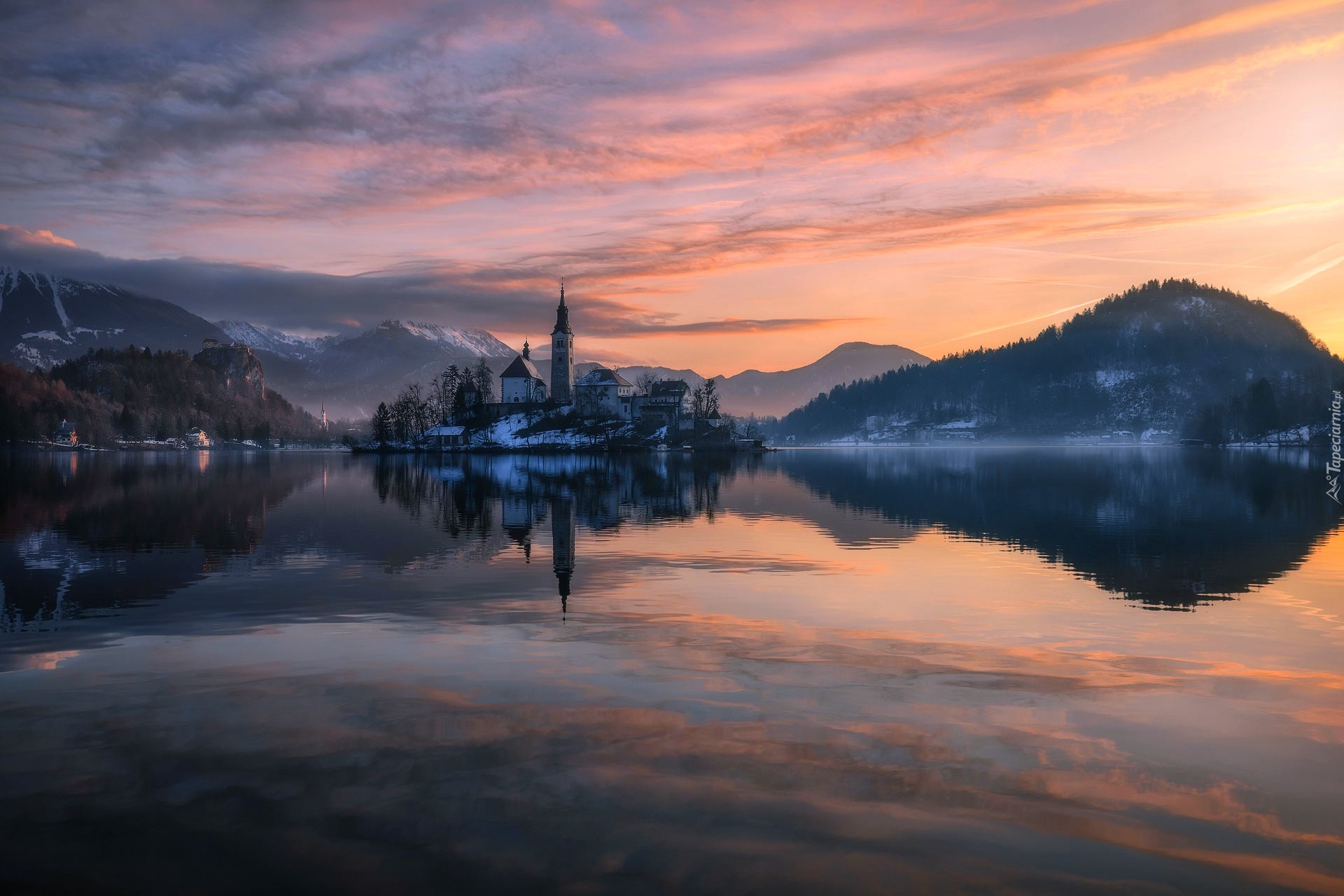 Słowenia, Jezioro Bled, Wyspa Blejski Otok, Kościół Zwiastowania Marii Panny, Wschód Słońca