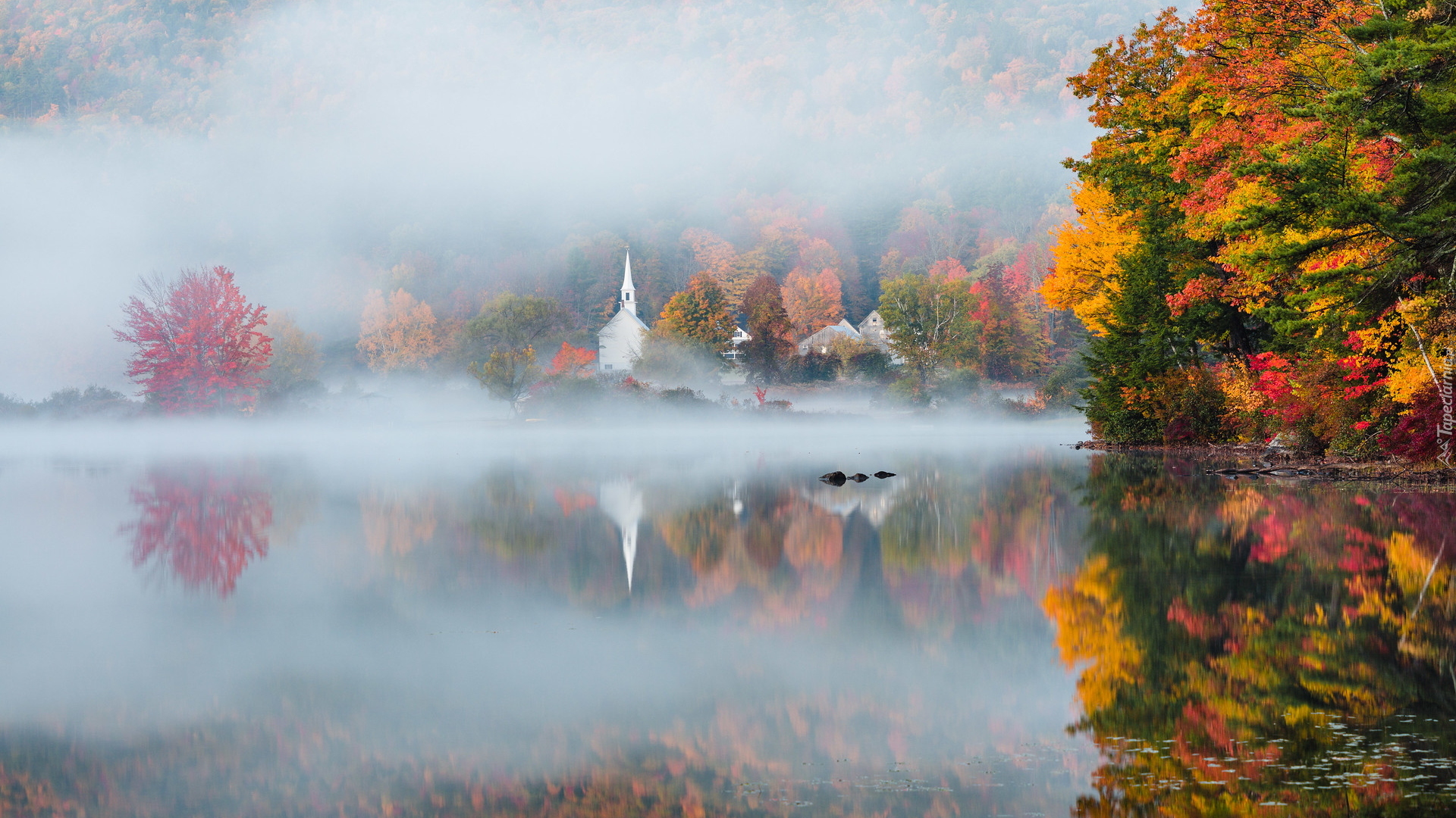 Jesień, Kolorowe, Drzewa, Mgła, Jezioro, Crystal Lake, Kościół, Eaton, Stan New Hampshire, Stany Zjednoczone