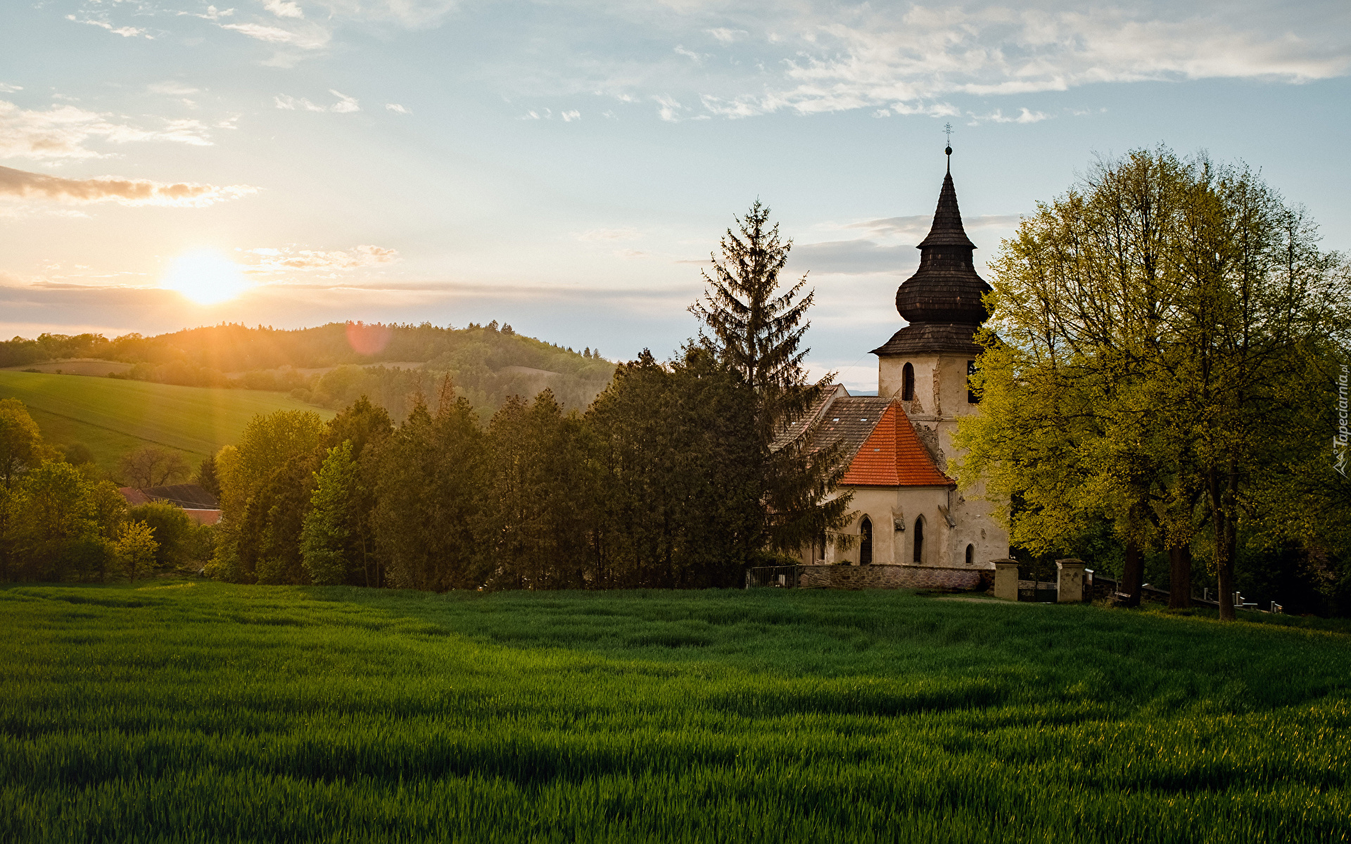 Wschód słońca, Kościół, Drzewa, Trawa, Wzgórze