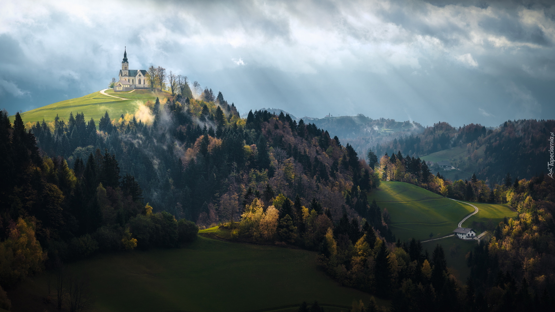 Wzgórze, Kościół, Saint Lenart Church, Drzewa, Wieś Crni Vrh, Gmina Idrija, Słowenia