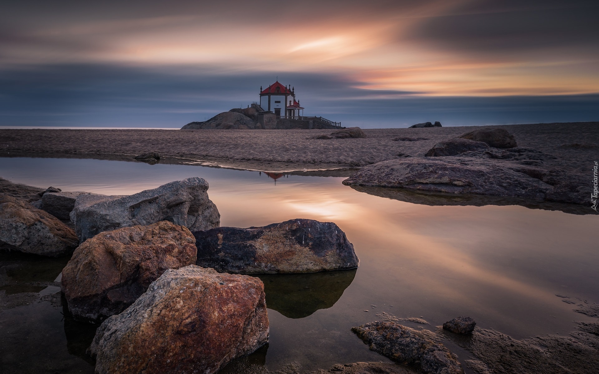 Portugalia, Praia de Miramar, Morze, Kościół, Senhor da Pedra, Skały, Kamienie, Chmury