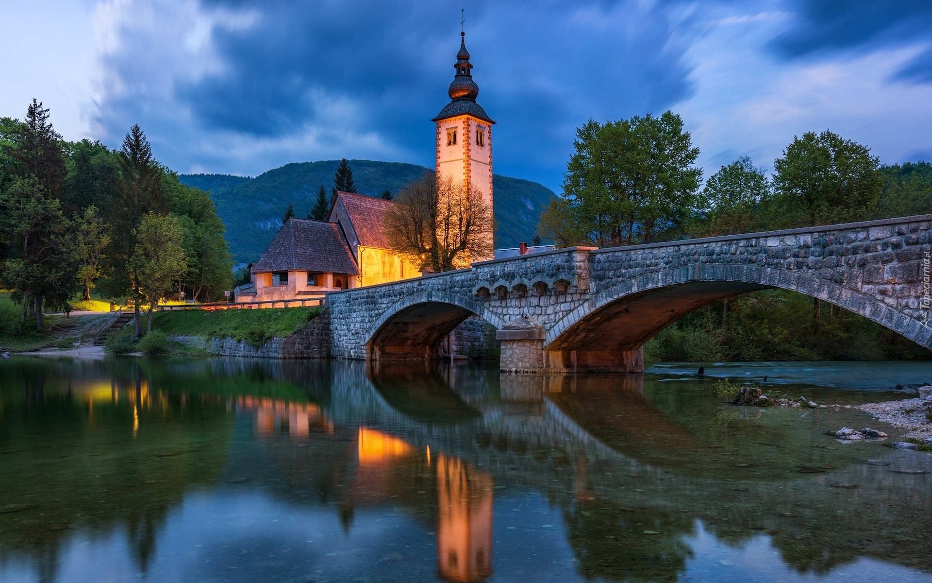 Most, Jezioro Bohinj, Kościół św Jana, Drzewa, Odbicie, Gmina Bohinj, Słowenia