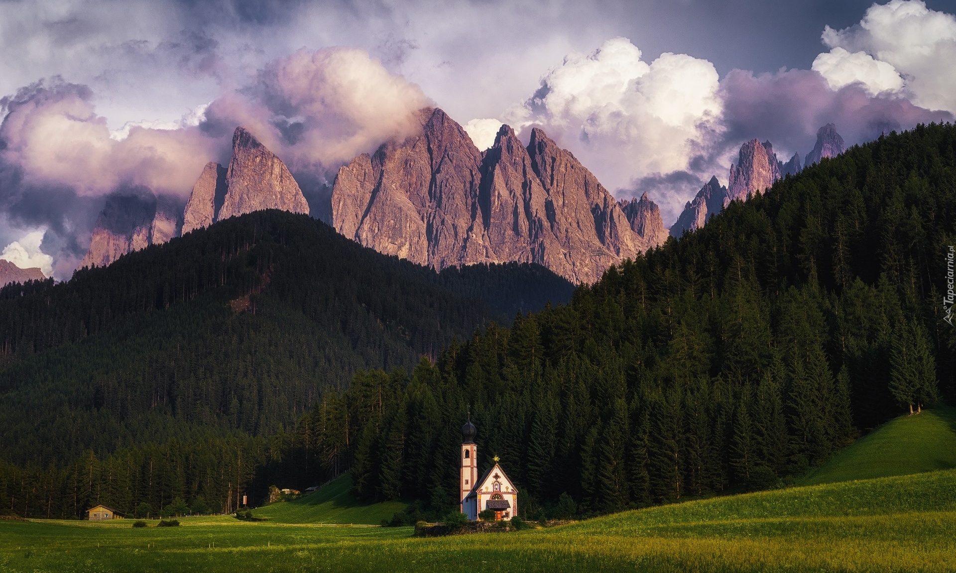 Kościół św. Jana, Las, Dolina Val di Funes, Masyw Odle, Góry, Dolomity, Chmury, Włochy