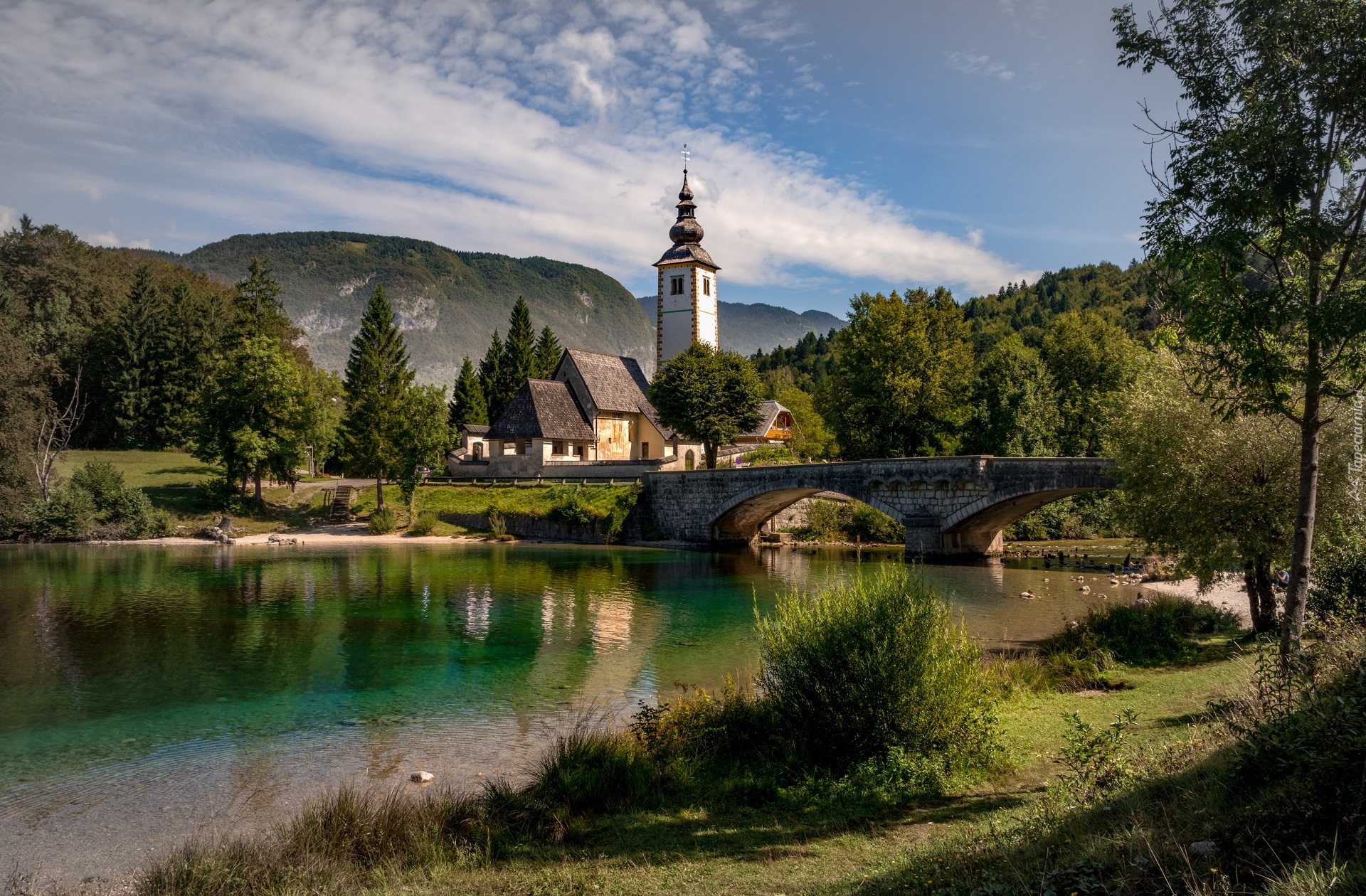 Słowenia, Gmina Bohinj, Kościół św. Jana, Most, Jezioro Bohinj, Drzewa