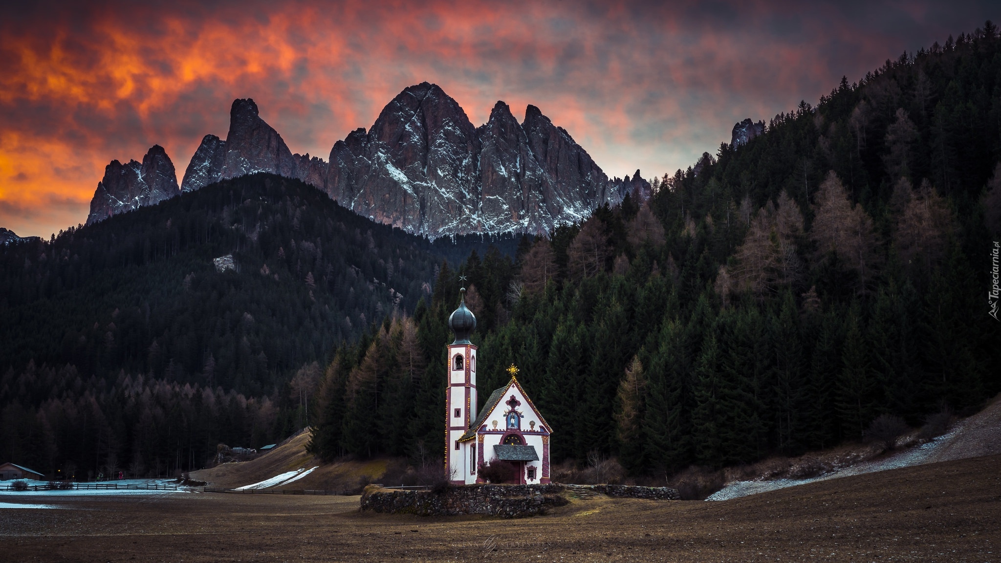 Kościół św. Jana, Las, Dolina Val di Funes, Masyw Odle, Góry, Dolomity, Zachód słońca, Włochy