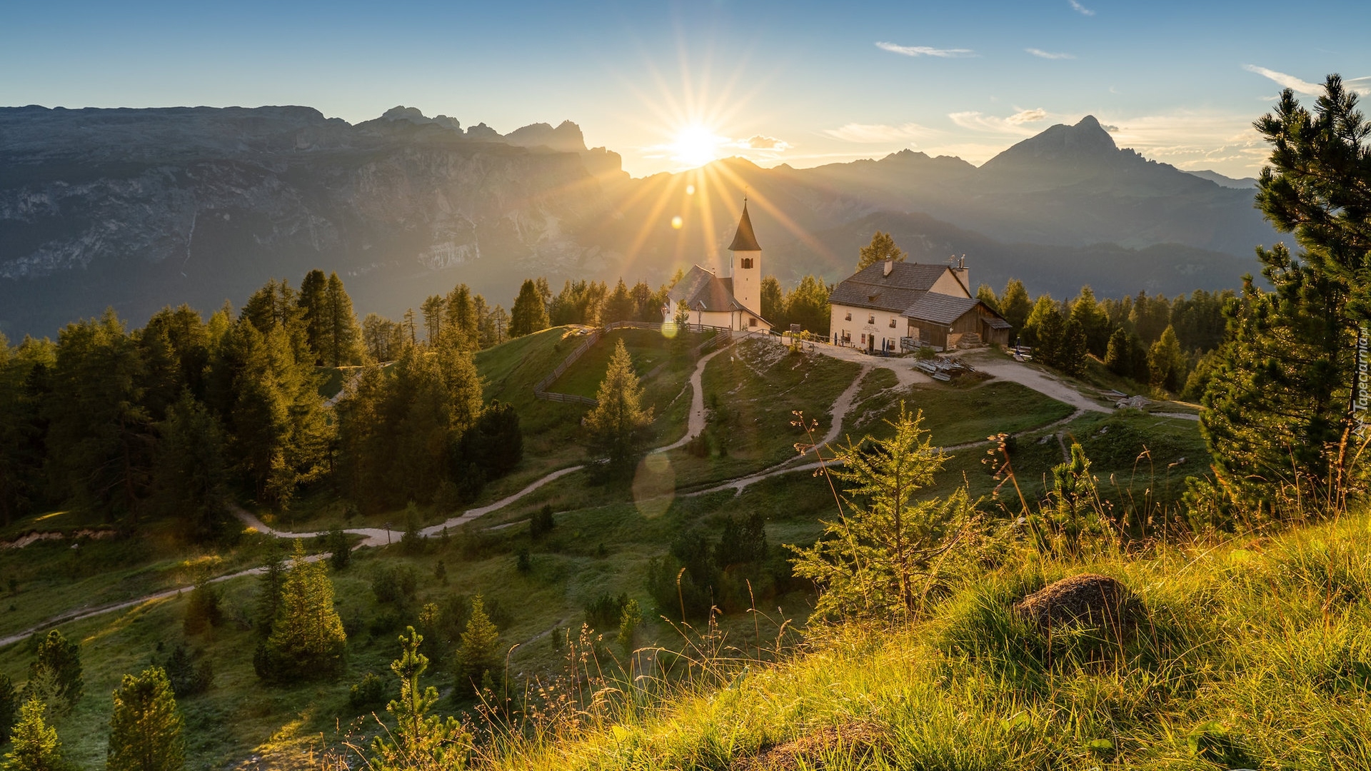 Góry, Dolomity, Wzgórze, Kościół św Krzyża, Promienie słońca, Alta Badia, Południowy Tyrol, Włochy