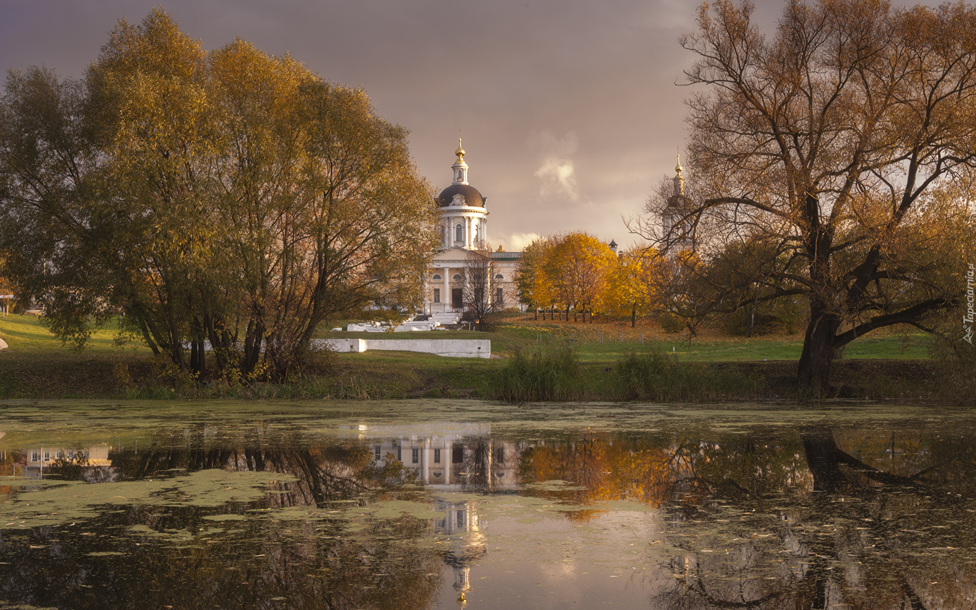 Jesień, Staw, Drzewa, Kościół św Michała Archanioła, Kołomna, Obwód moskiewski, Rosja