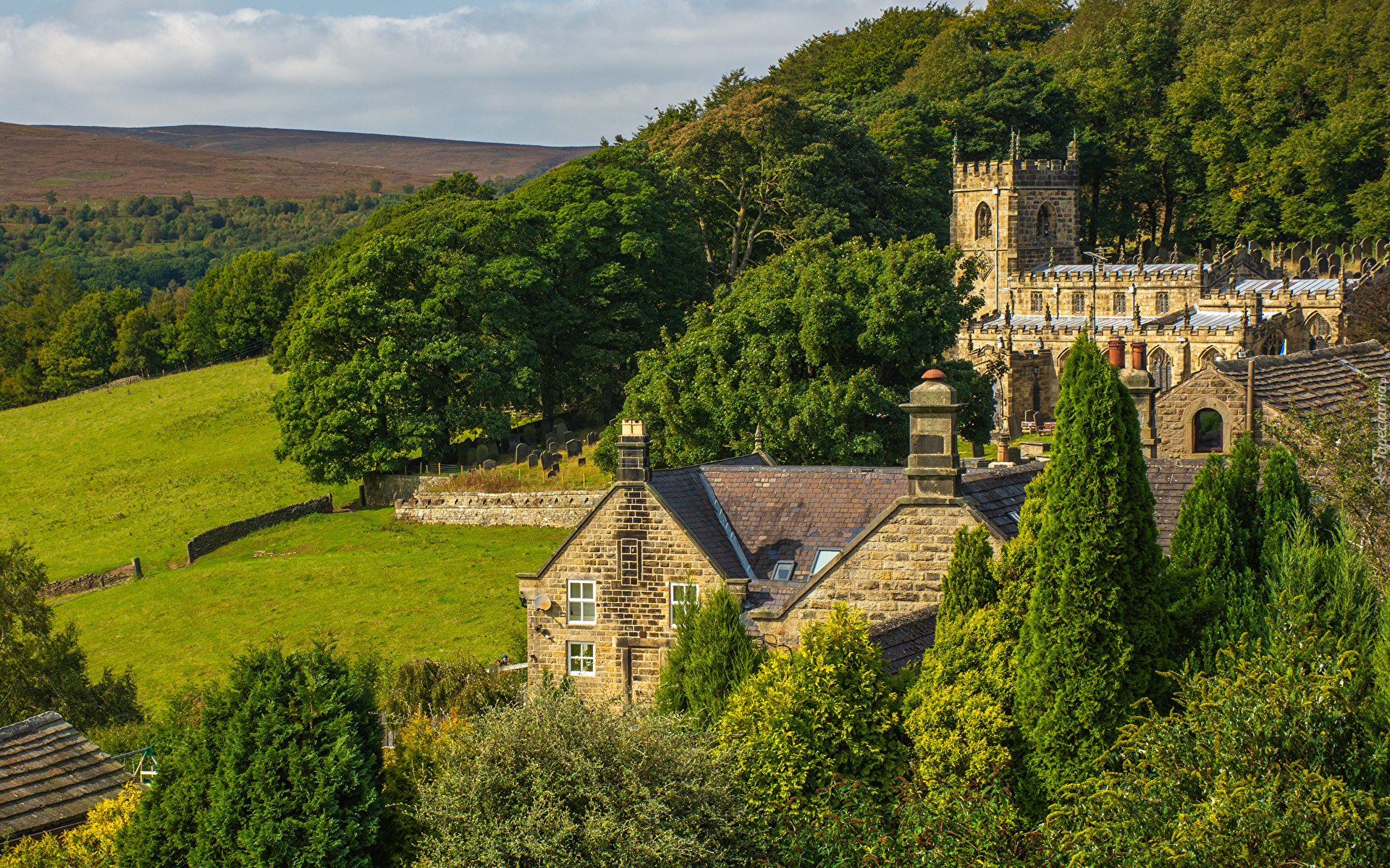 Anglia, South Yorkshire, High Bradfield, Kościół św Mikołaja, Wieża, Drzewa