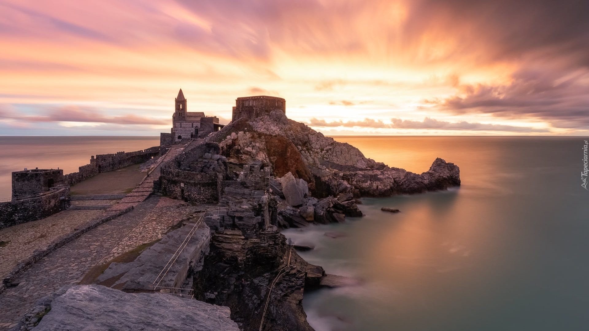 Miasteczko Portovenere, Chiesa di San Pietro, Kościół św Piotra, Wybrzeże, Wschód słońca, Morze Liguryjskie, Skały, Liguria, Włochy