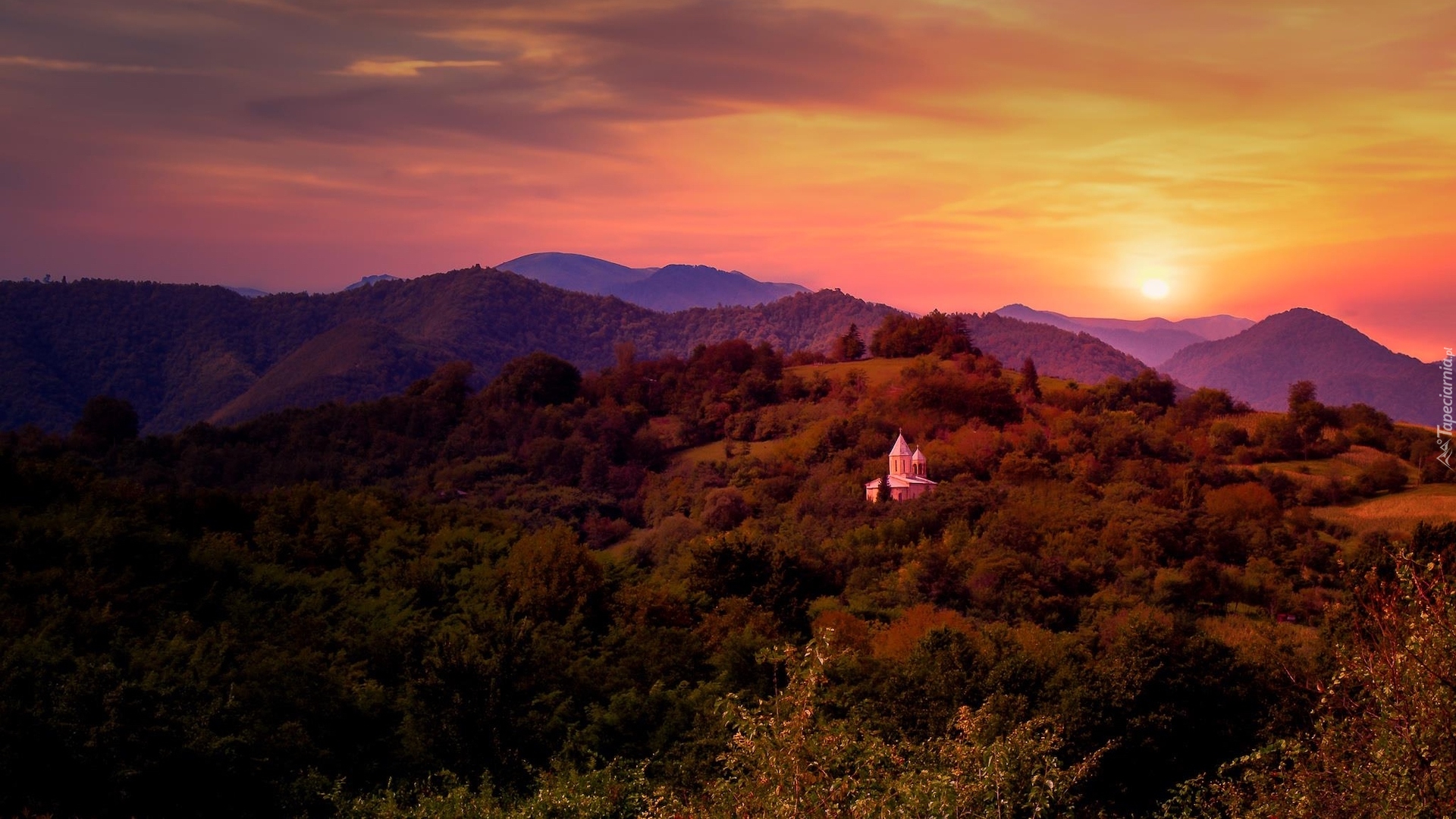 Góry, Lasy, Kościół, Zachód słońca, Miejscowość Baghdati, Obcha, Region Imeretia, Gruzja