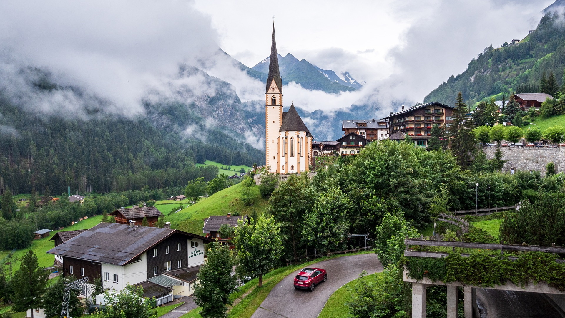 Góry, Alpy, Mgła, Domy, Kościół św Wincentego z Saragossy, Heiligenblut am Großglockner, Austria