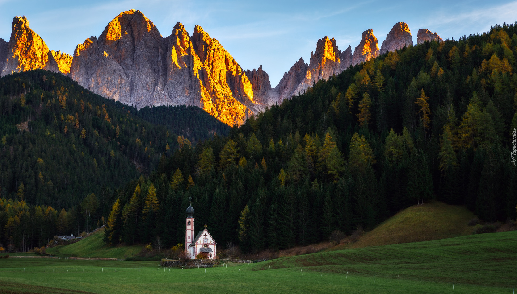 Kościół, Las, Góry, Dolina Val di Funes, Góry, Dolomity, Villnoss, Włochy