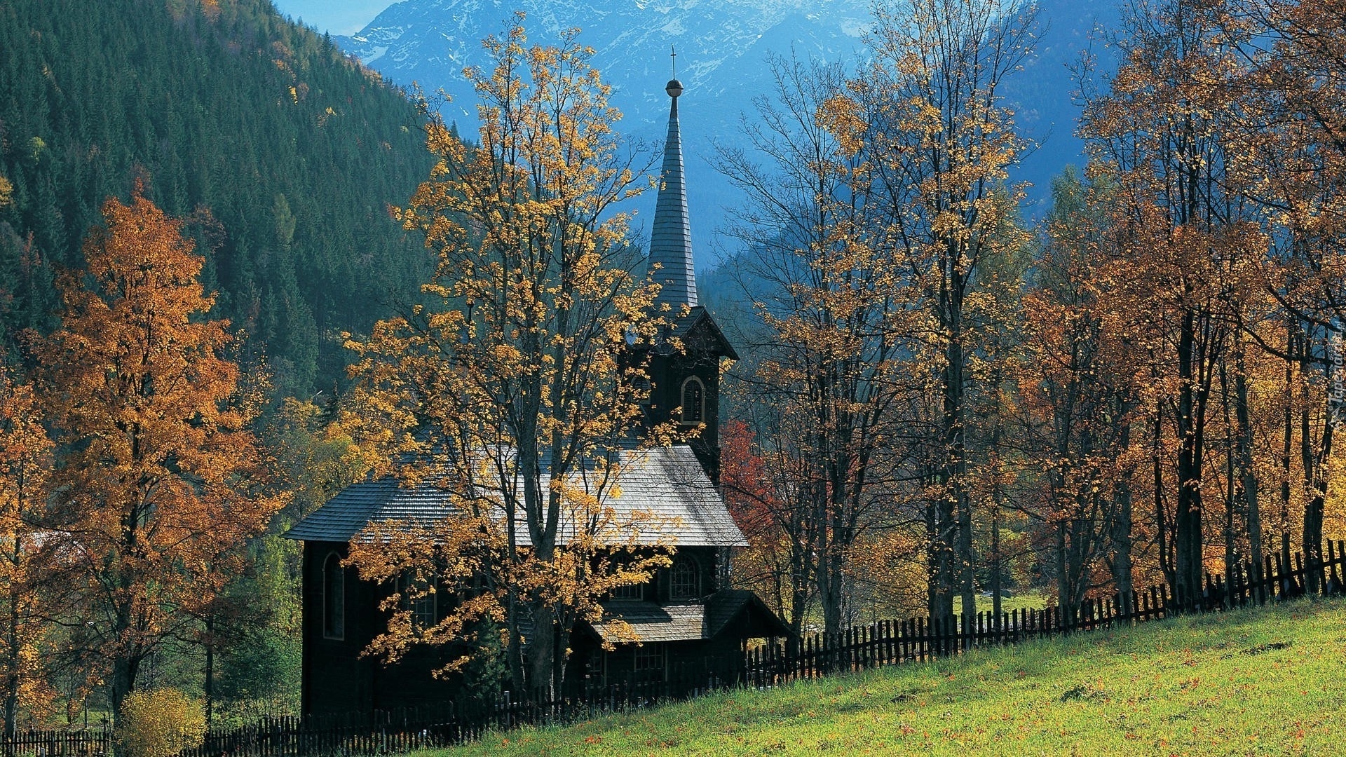 Kościół, Góry, Jesień, Drzewa, Ogrodzenie