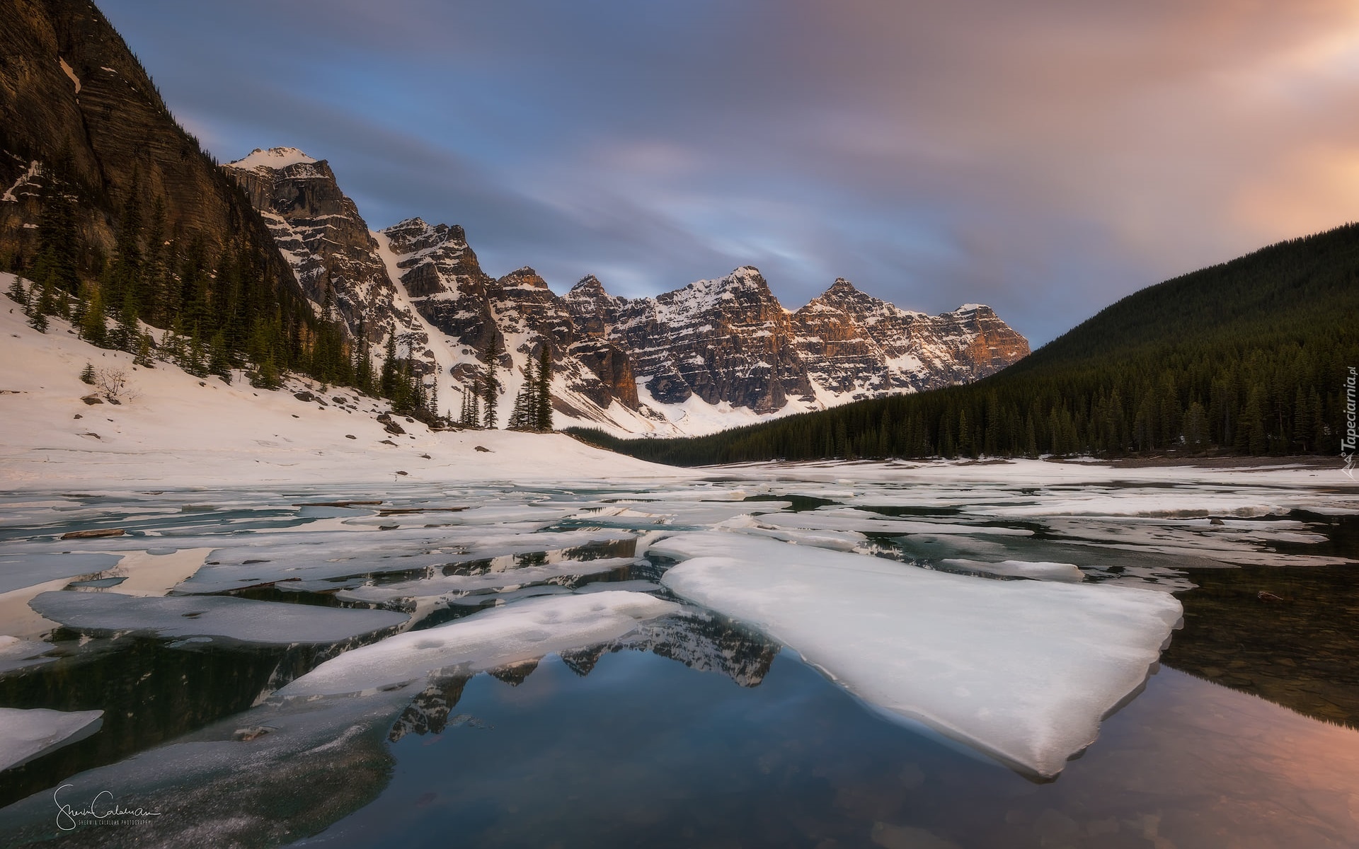 Zima, Jezioro, Moraine Lake, Góry, Las, Drzewa, Park Narodowy Banff, Alberta, Kanada