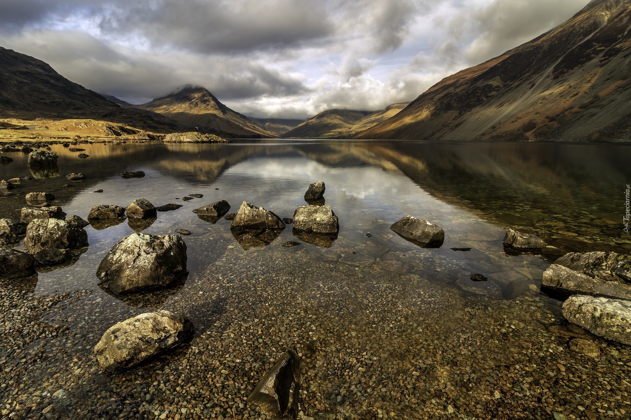  Anglia, Kumbria, Kraina Lake District, Jezioro Buttermere, Góry, Kamienie