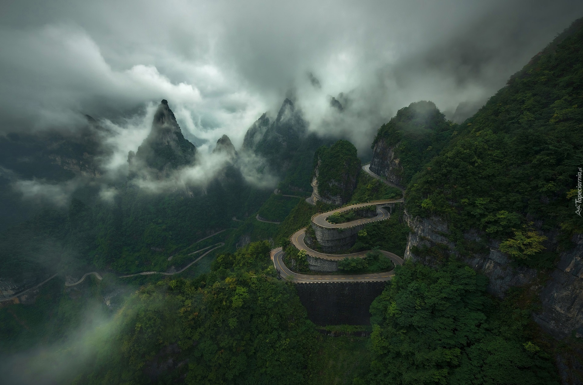 Góry, Góra Tianmen, Szczyty, Chmury, Kręta, Droga, Zhangjiajie National Forest Park, Hunan, Chiny