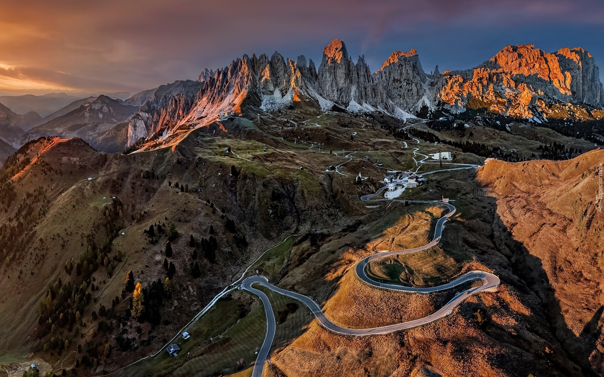 Włochy, Południowy Tyrol, Alpy, Dolomity, Przełęcz Gardena Pass, Góry, Droga