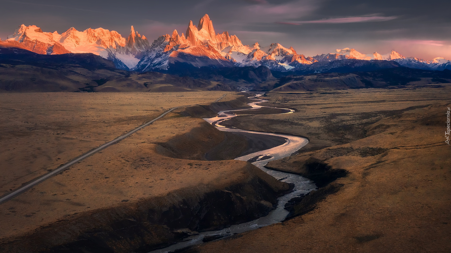 Ośnieżone, Góry, Andy, Szczyt Fitz Roy, Rzeka, Rio de las Vueltas, Patagonia, Argentyna