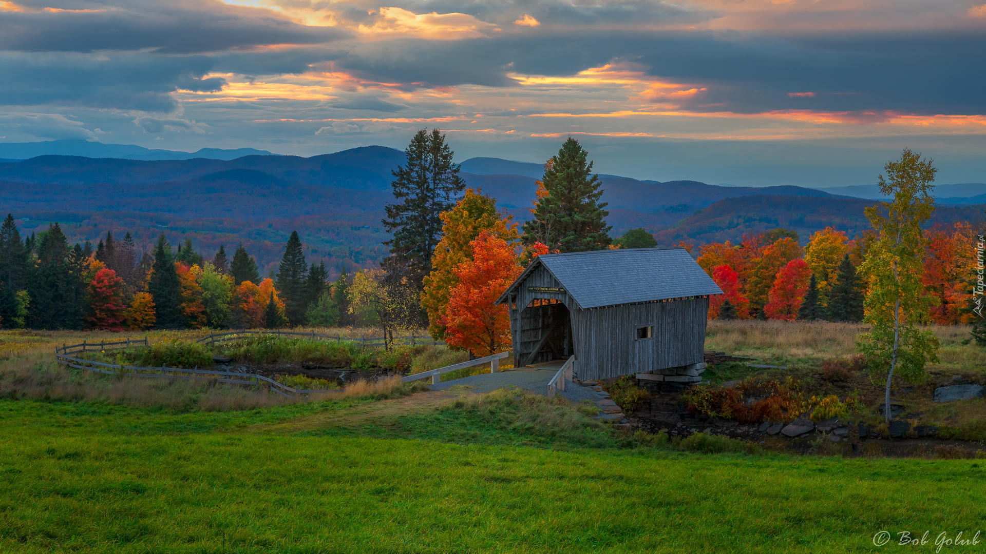 Jesień, Góry, Drzewa, Zadaszony, Most, AM Foster Covered Bridge, Pole, Zachód słońca, Cabot, Stan Vermont, Stany Zjednoczone