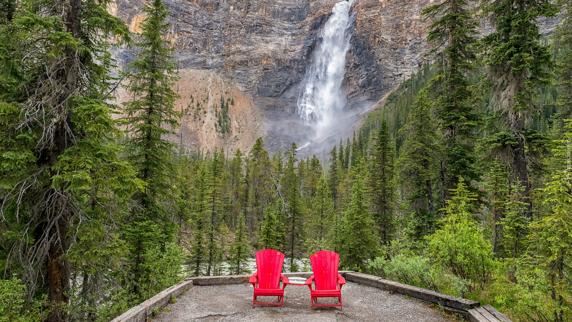 Punkt widokowy, Taras, Czerwone, Dwa, Krzesła, Las, Drzewa, Góra, Wodospad, Takkakaw Falls, Park Narodowy Yoho, Prowincja Kolumbia Brytyjska, Kanada