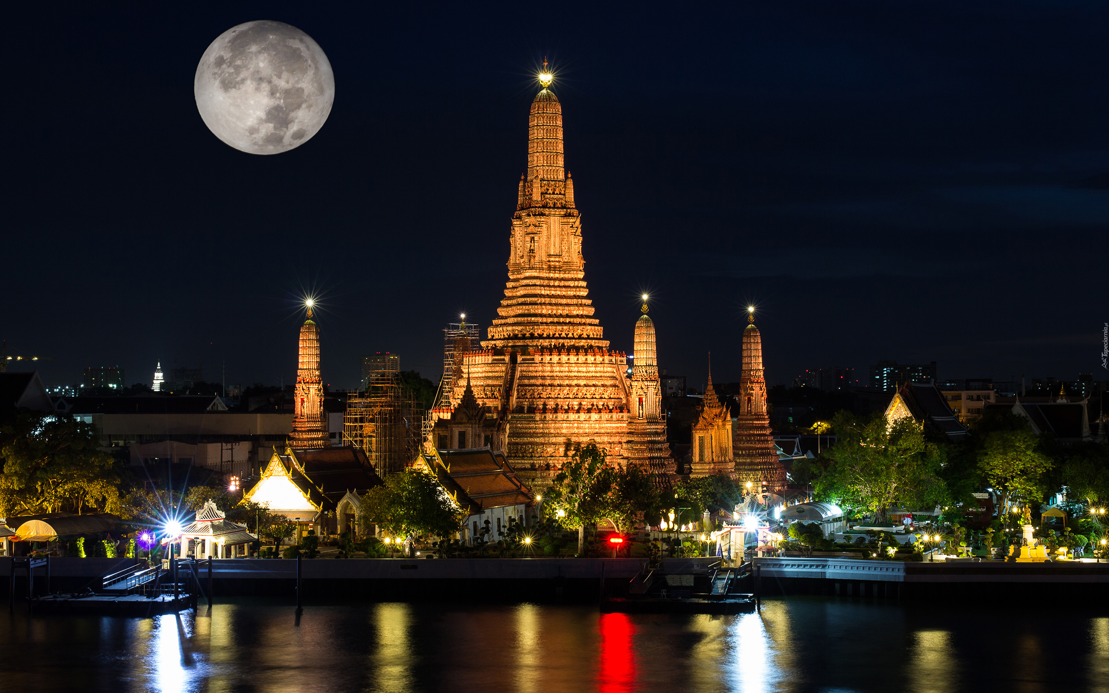 Tajlandia, Bangkok, Rzeka Menam, Świątynia Świtu Wat Arun, Noc, Księżyc