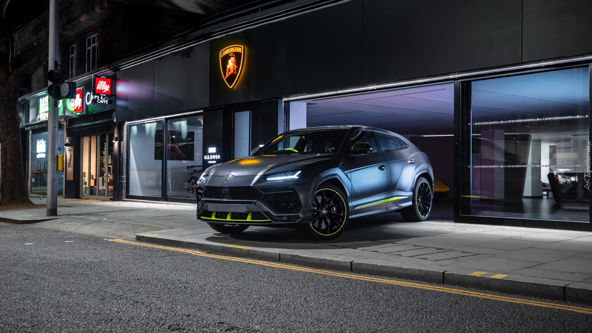 Lamborghini Urus, Salon