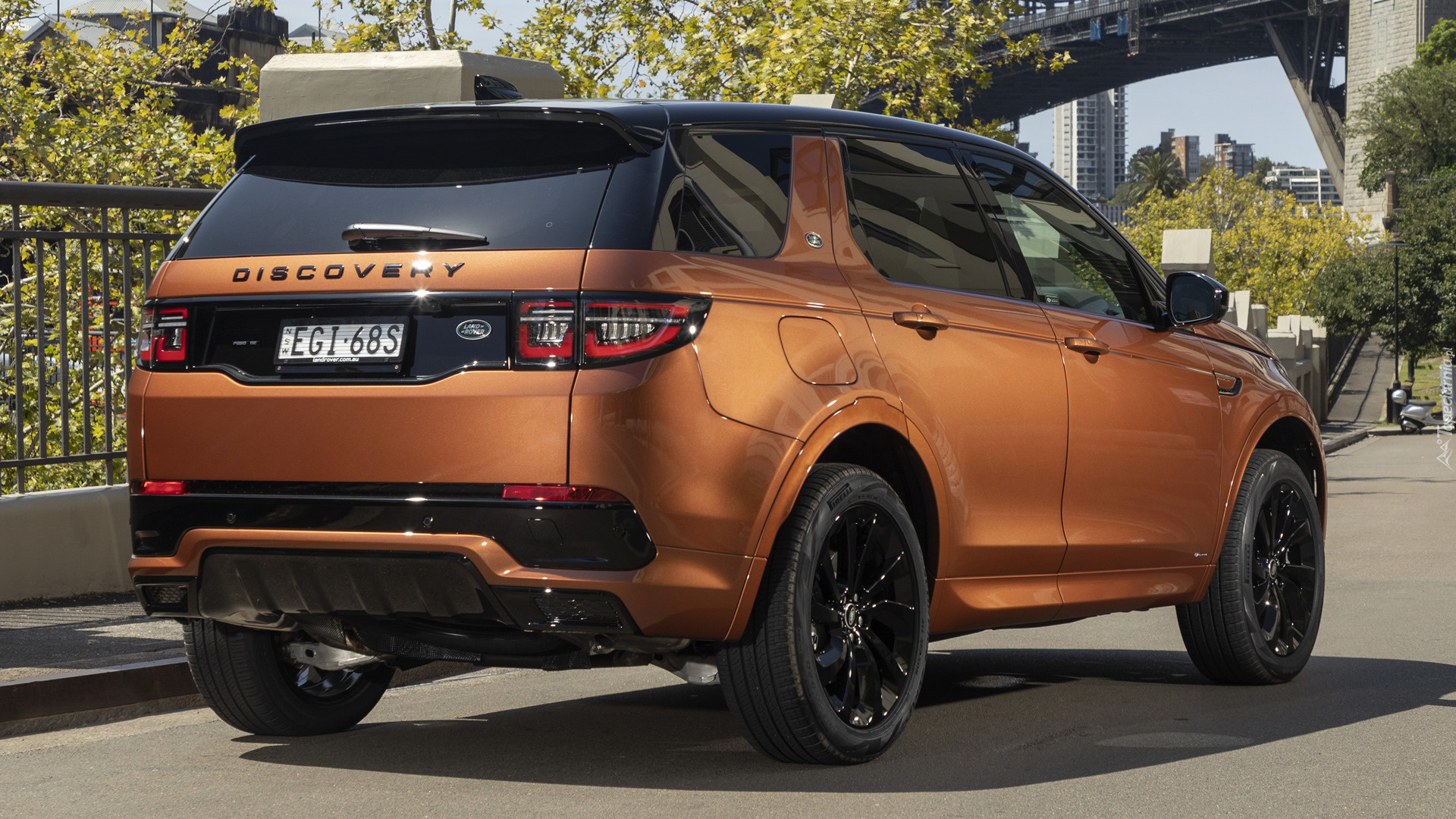 Land Rover Discovery Sport R Black Pack, Tył, Bok