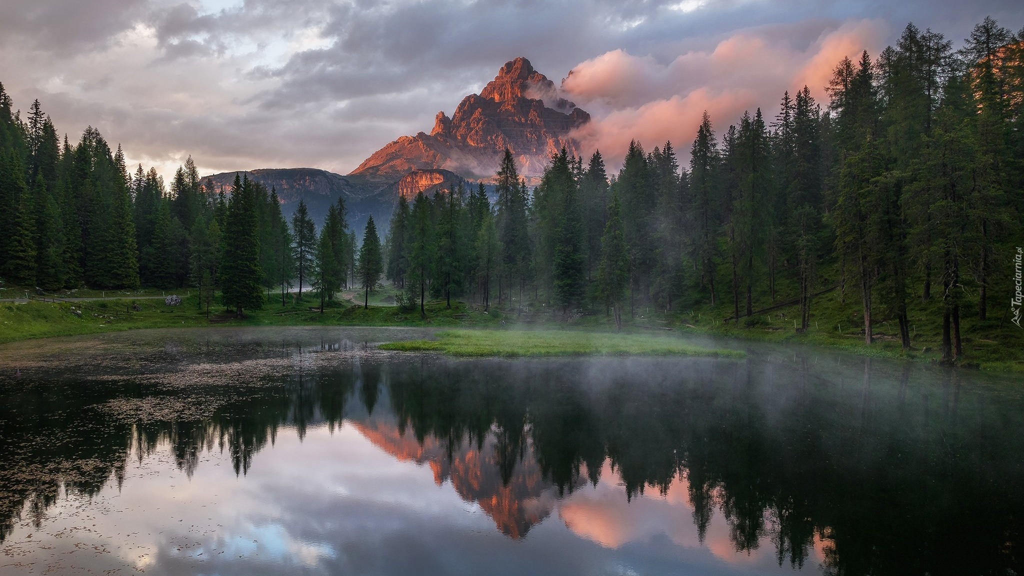 Jezioro, Antorno Lake, Góry, Dolomity, Masyw Tre Cime di Lavaredo, Drzewa, Chmury, Odbicie, Prowincja Belluno, Włochy