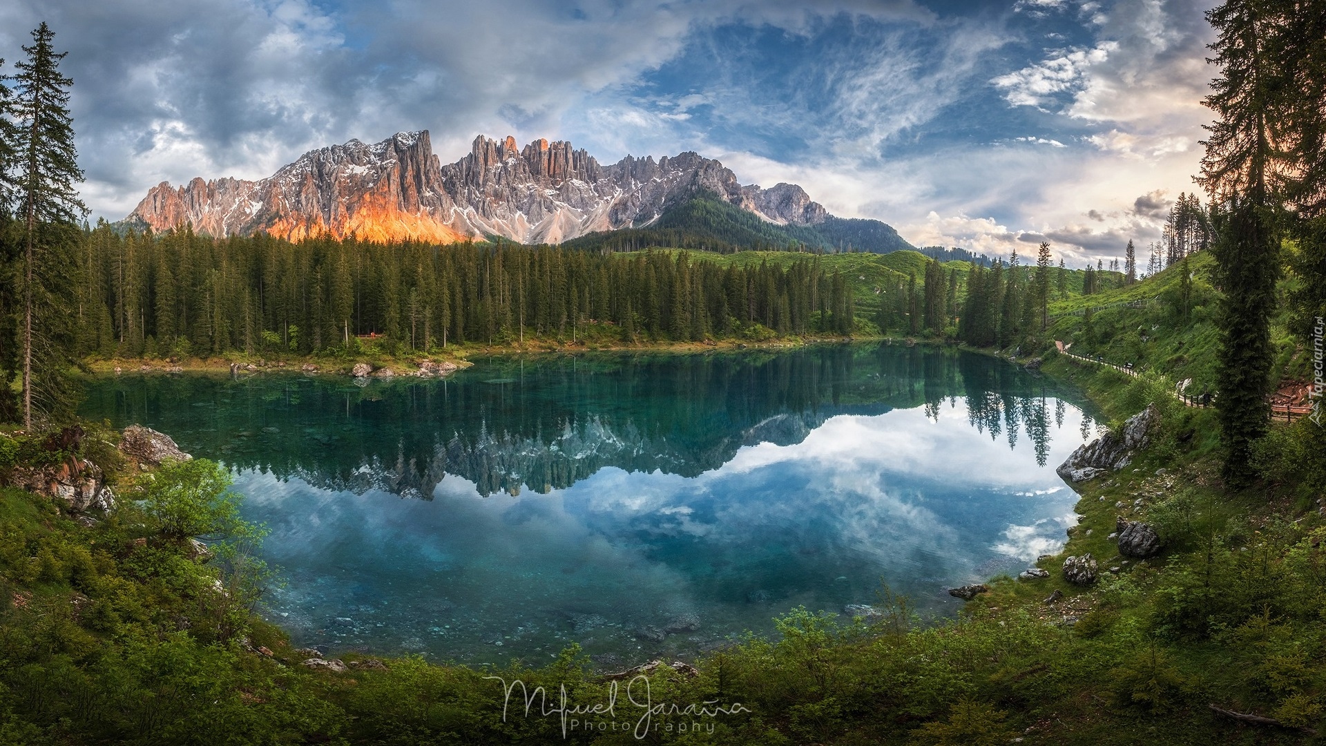 Jezioro, Lago di Carezza, Góry, Alpy, Dolomity, Las, Drzewa, Chmury, Odbicie, Południowy Tyrol, Włochy