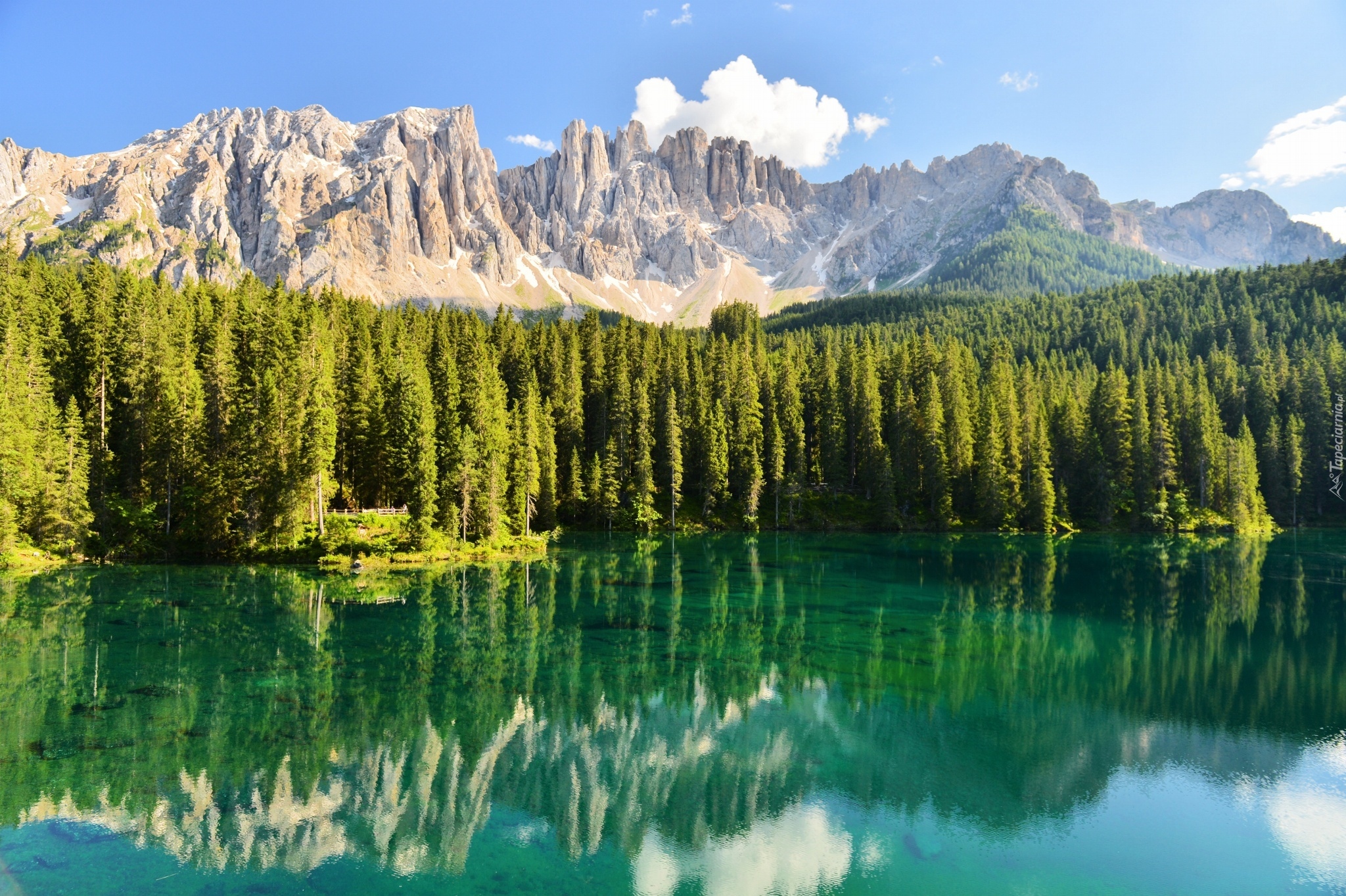 Włochy, Dolomity, Góry, Jezioro Karersee, Las, Odbicie