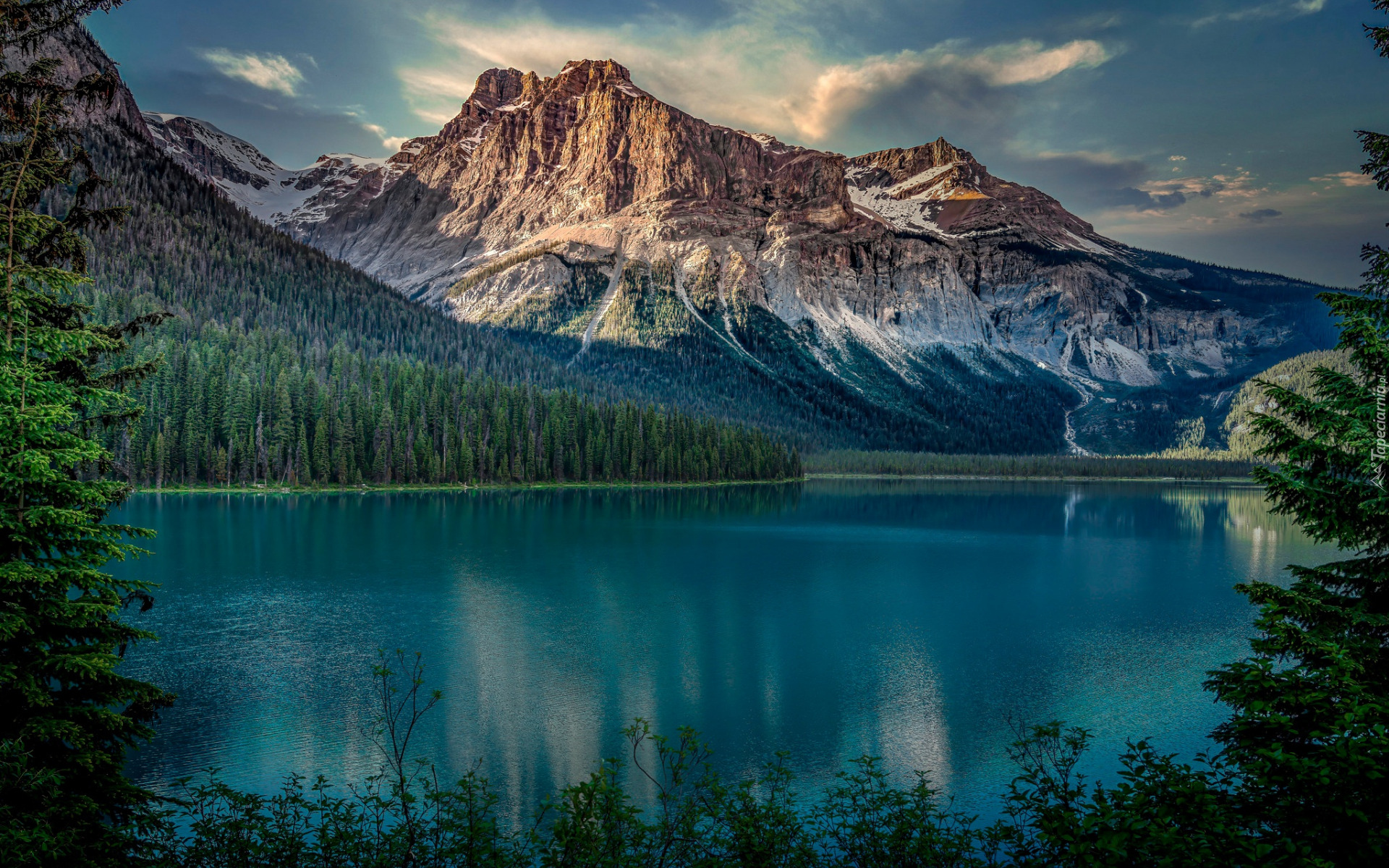 Park Narodowy Yoho, Góry Skaliste, Jezioro, Emerald Lake, Drzewa, Zachód słońca, Kolumbia Brytyjska, Kanada