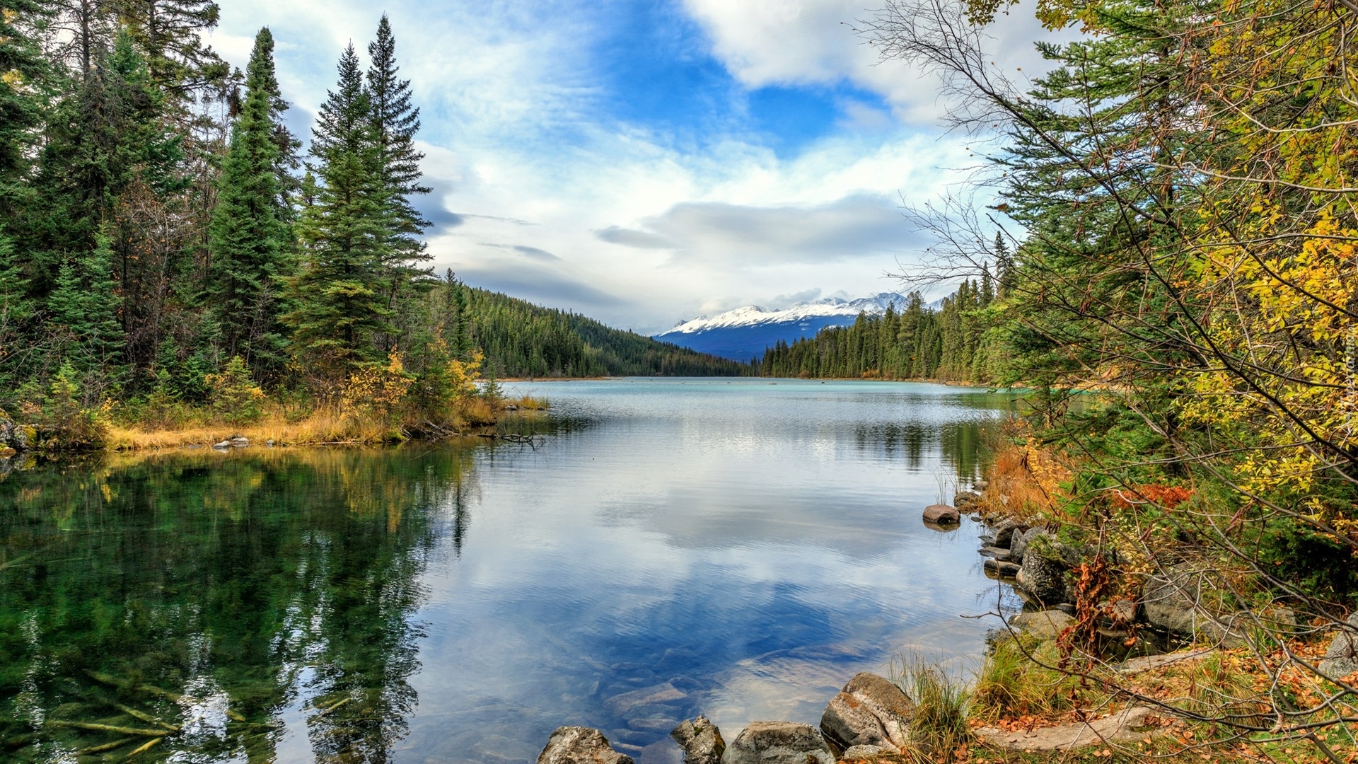 Park Narodowy Jasper, Góry, Jezioro, Drzewa, Las, Chmury, Kanada
